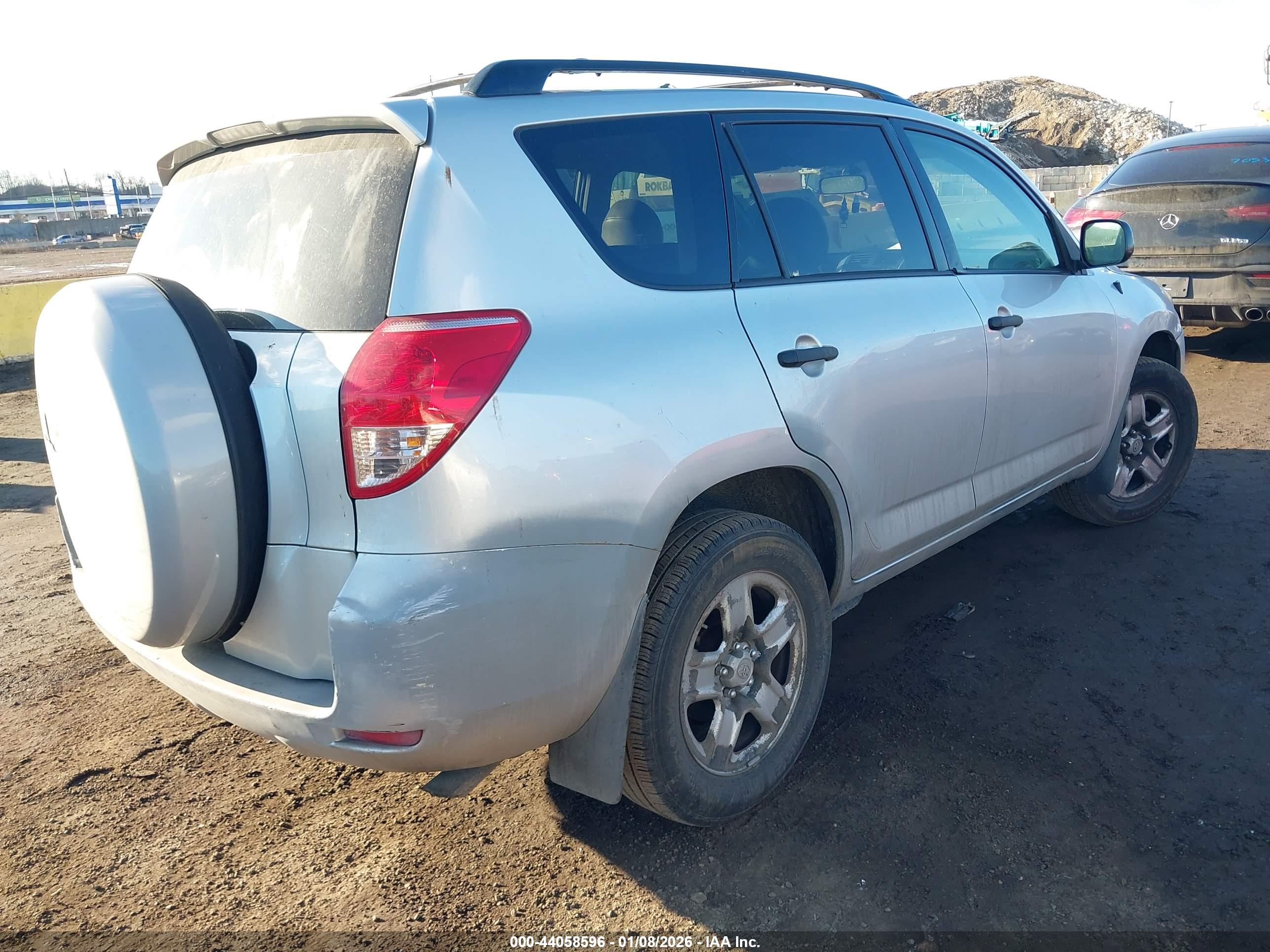 TOYOTA RAV4 image 4
