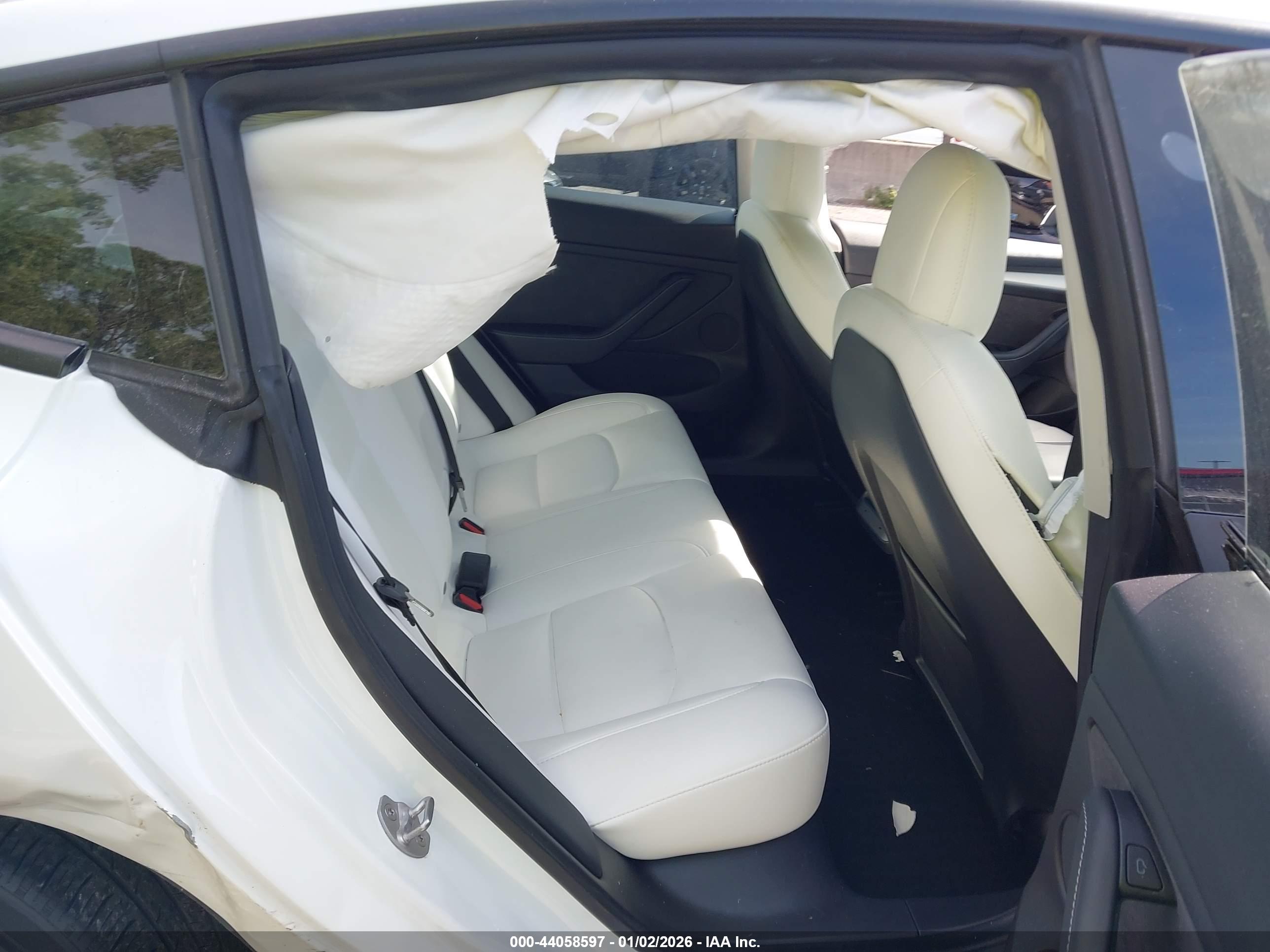 TESLA MODEL image 8