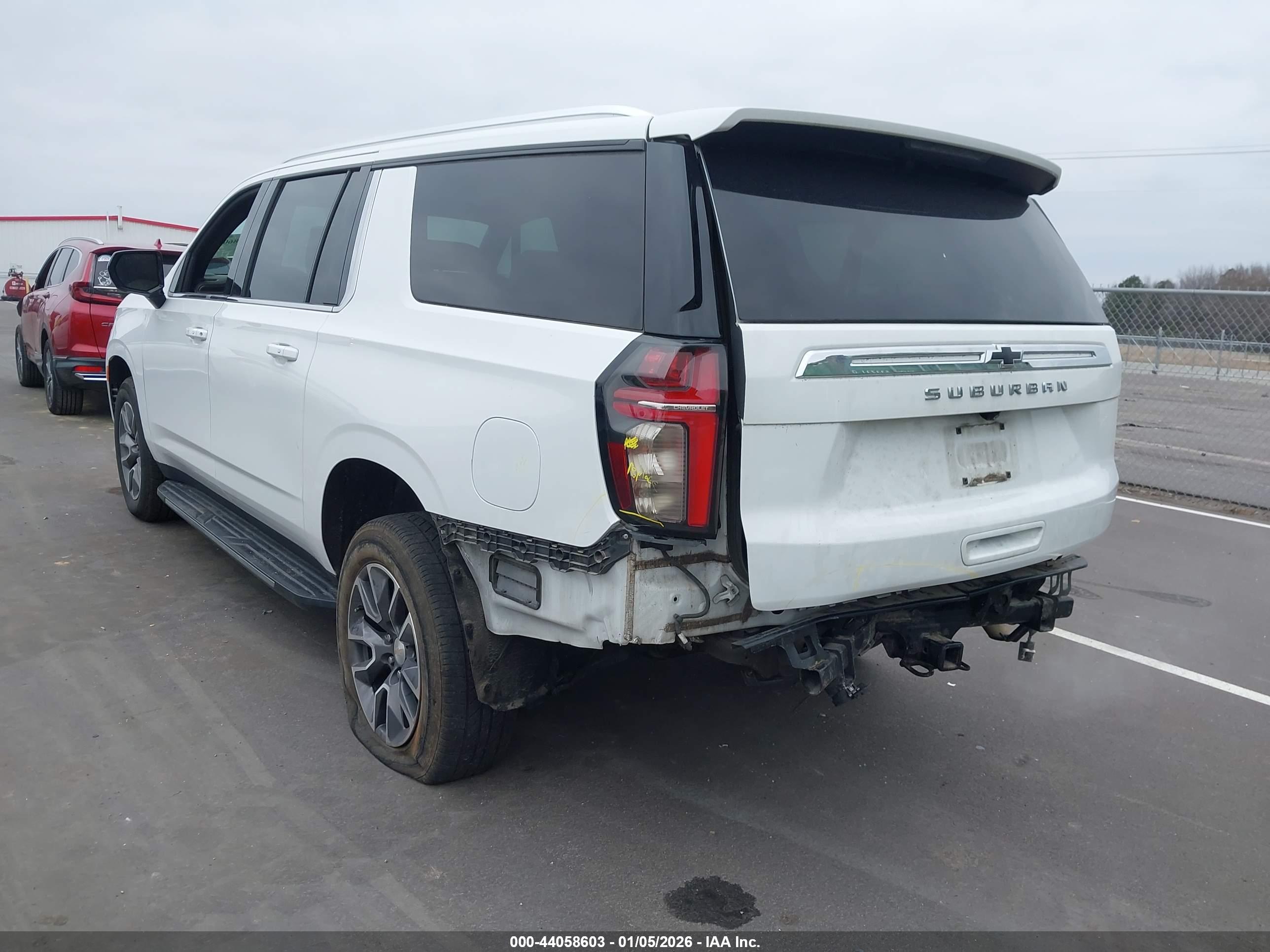 CHEVROLET SUBURBAN image 3