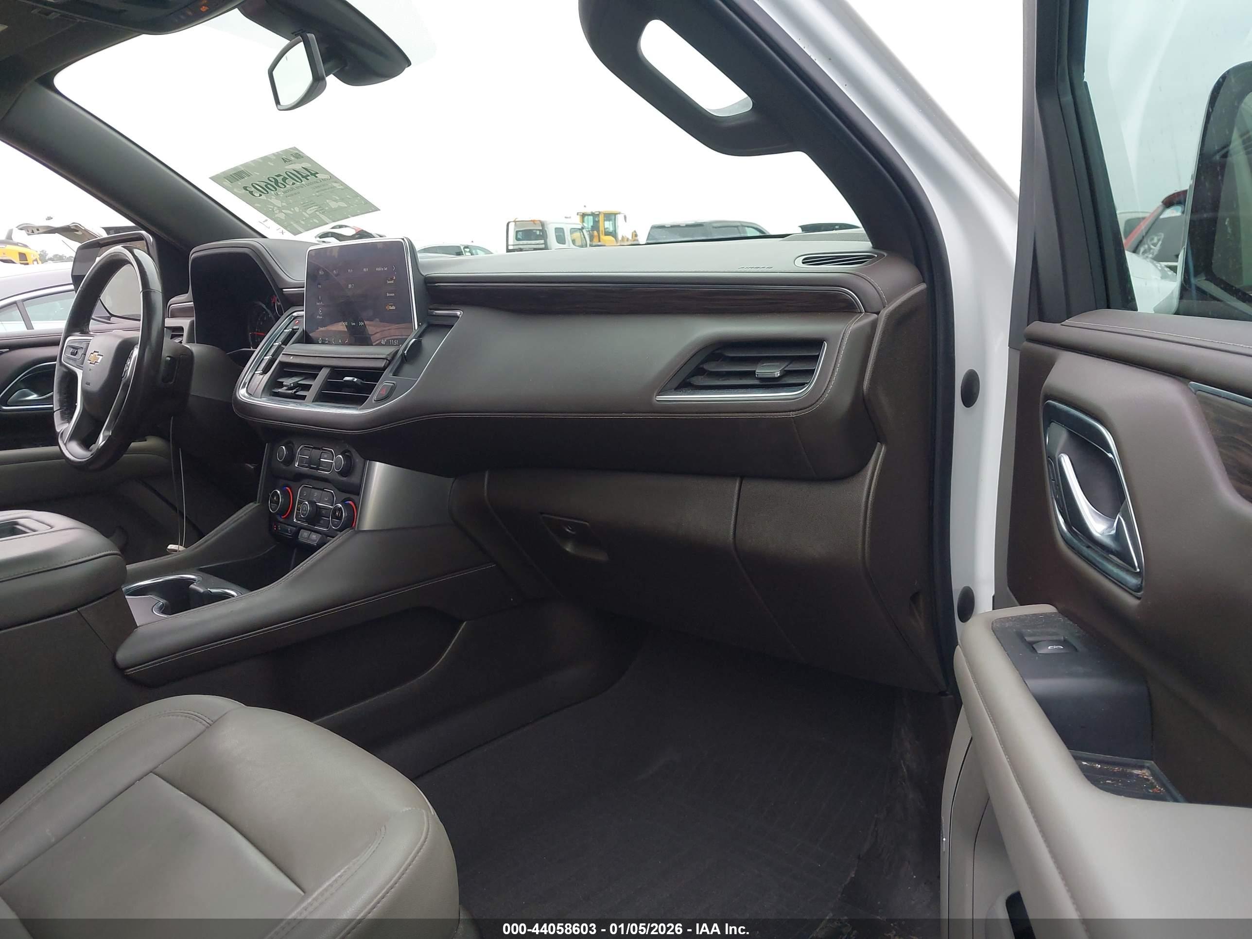 CHEVROLET SUBURBAN image 5