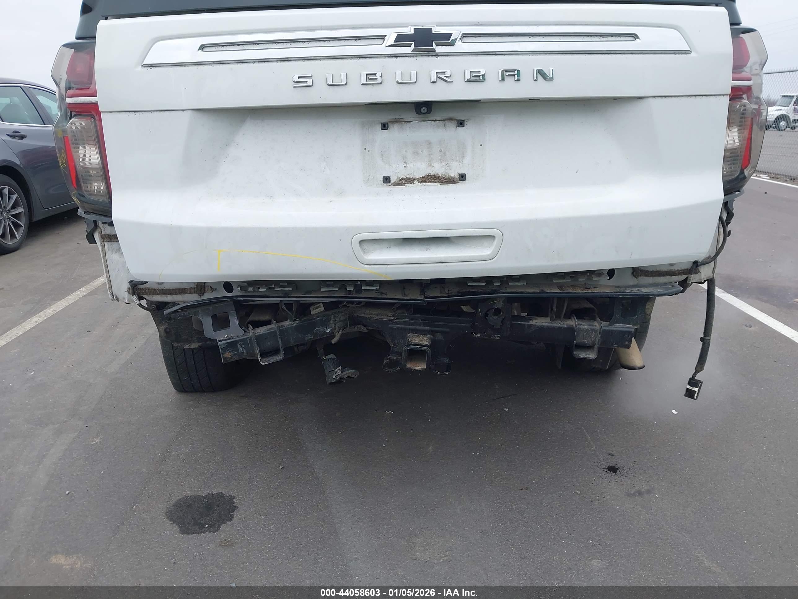 CHEVROLET SUBURBAN image 6