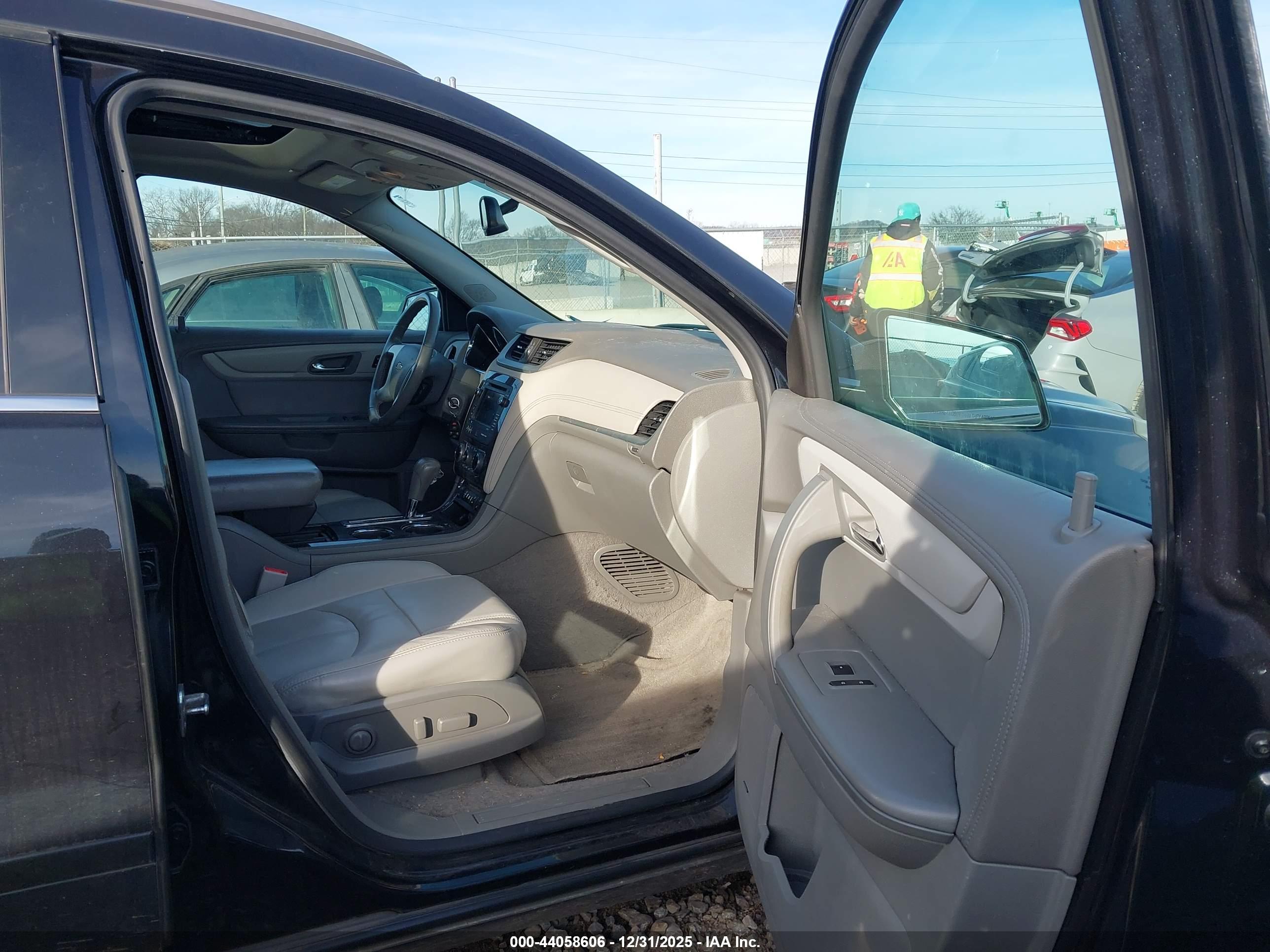 CHEVROLET TRAVERSE image 5