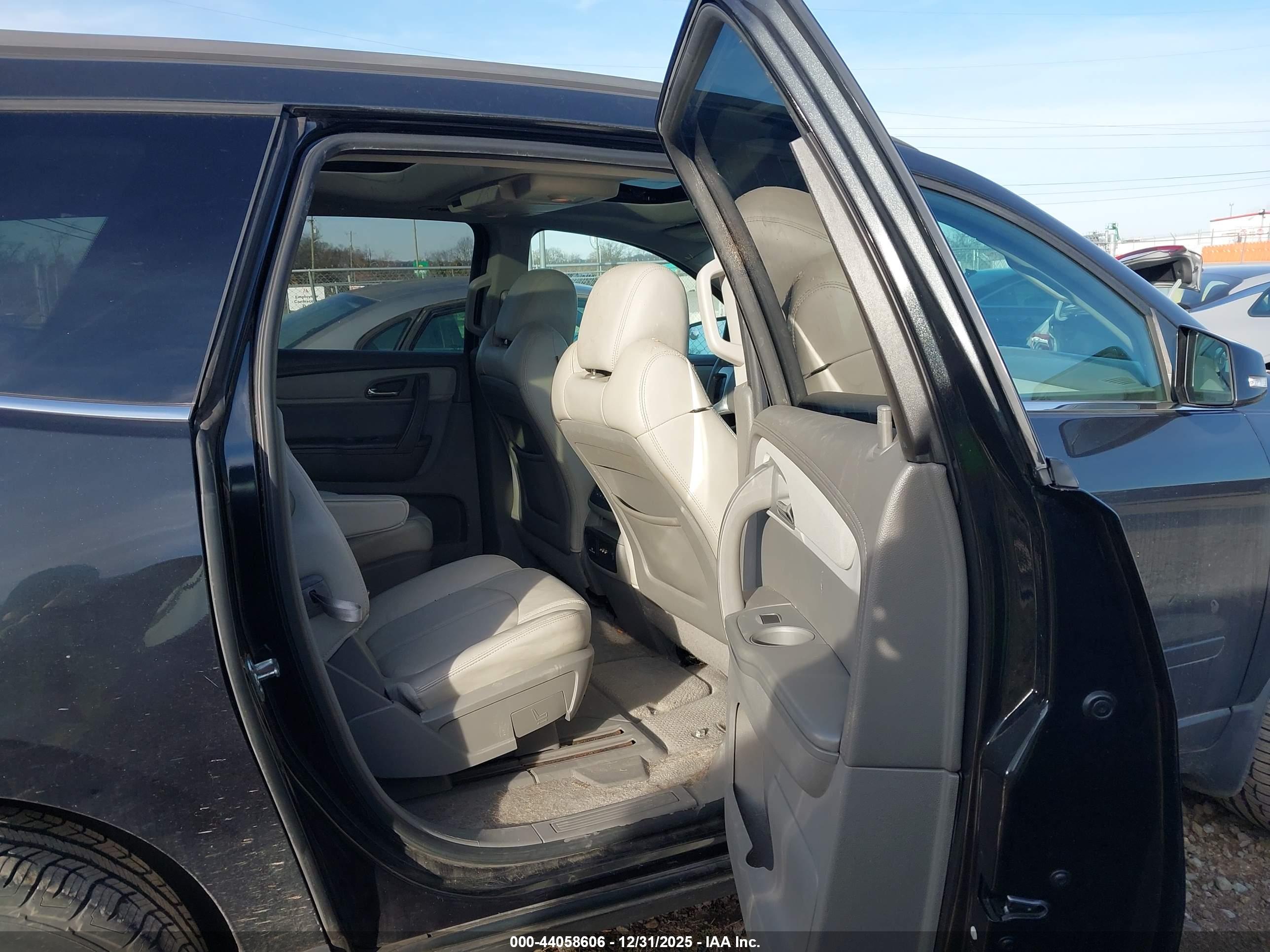 CHEVROLET TRAVERSE image 8