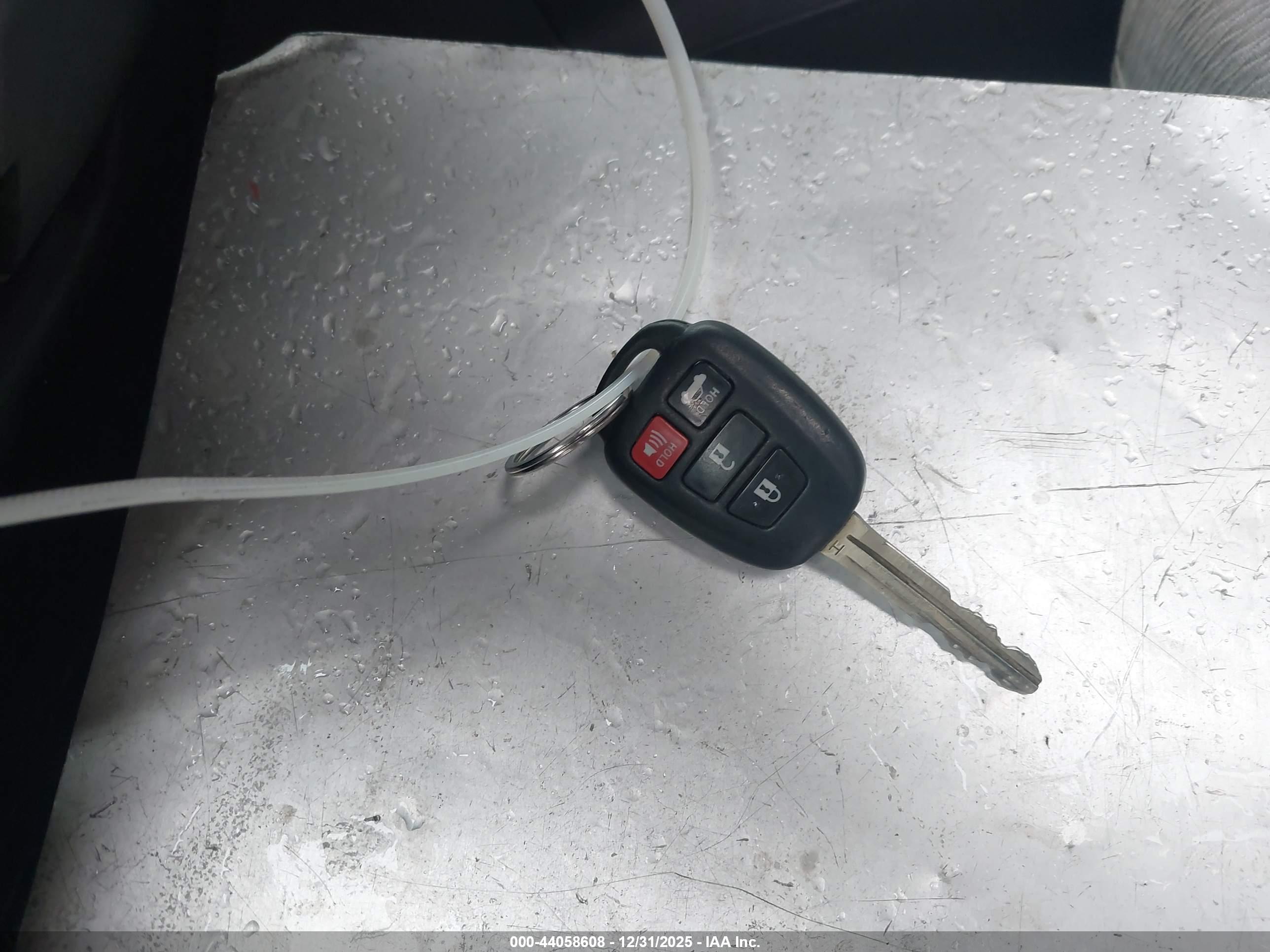 TOYOTA COROLLA image 11