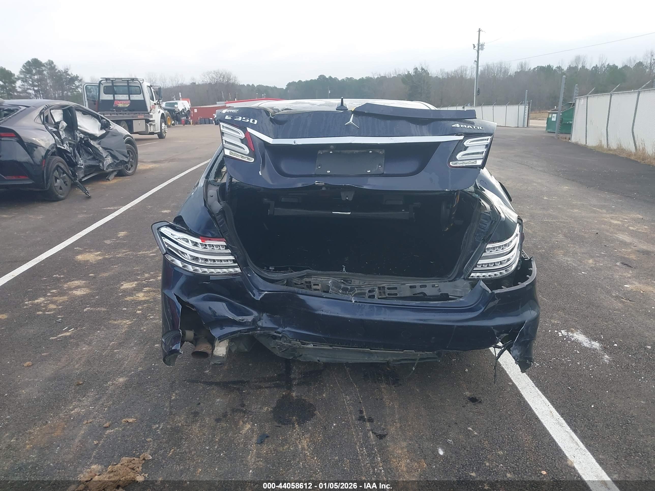 MERCEDES-BENZ E image 6