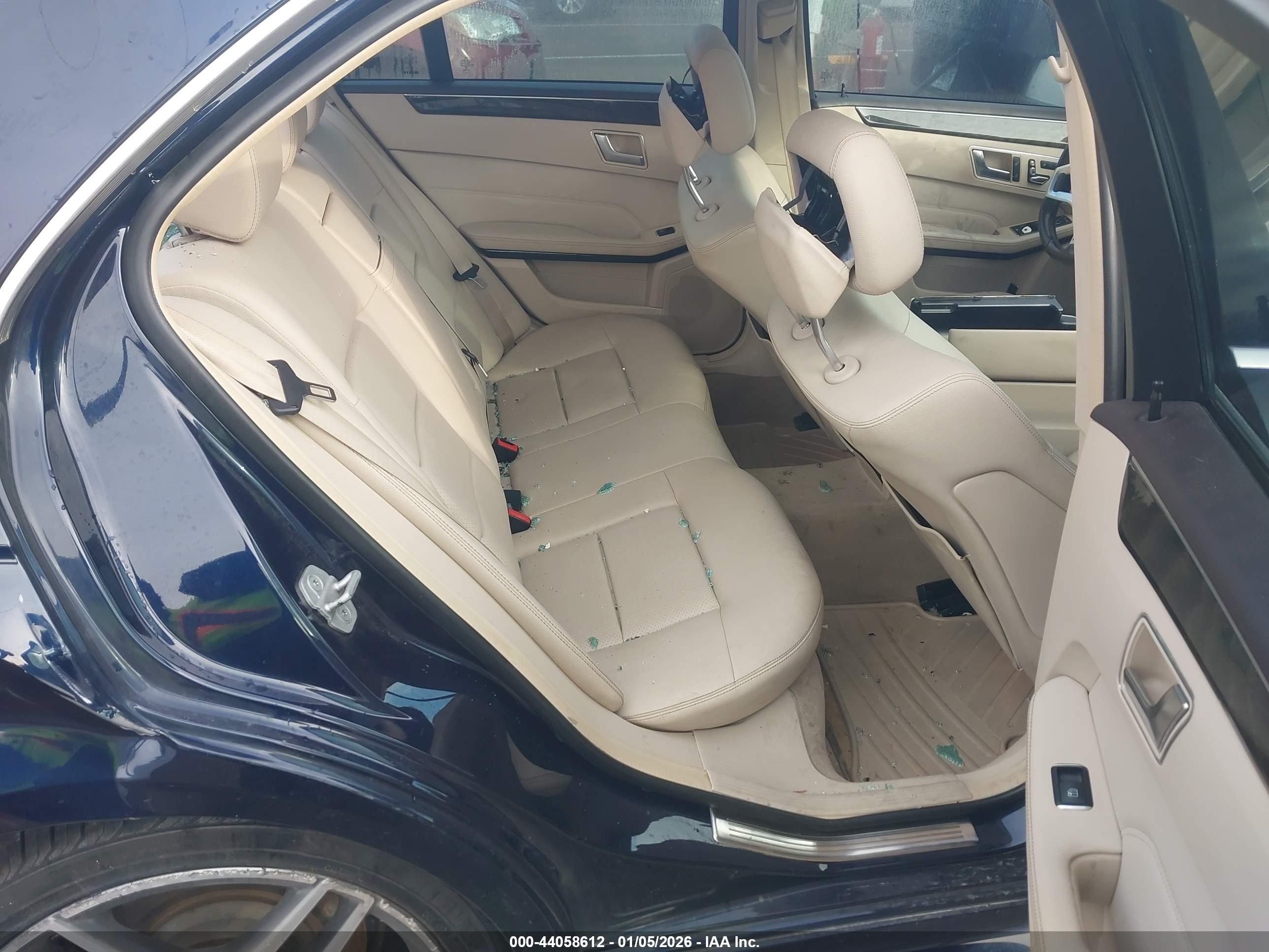 MERCEDES-BENZ E image 8