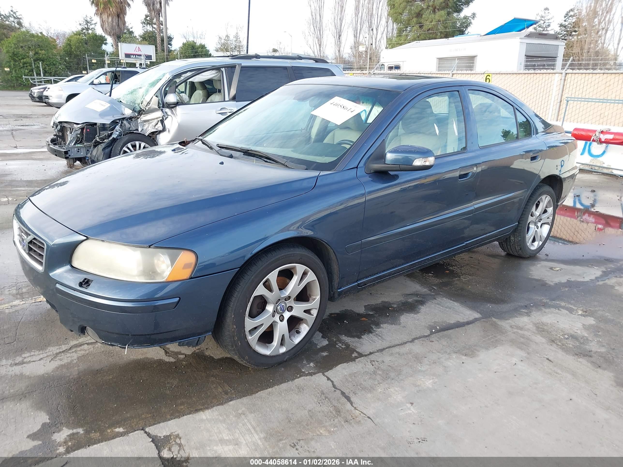 VOLVO S60 image 2