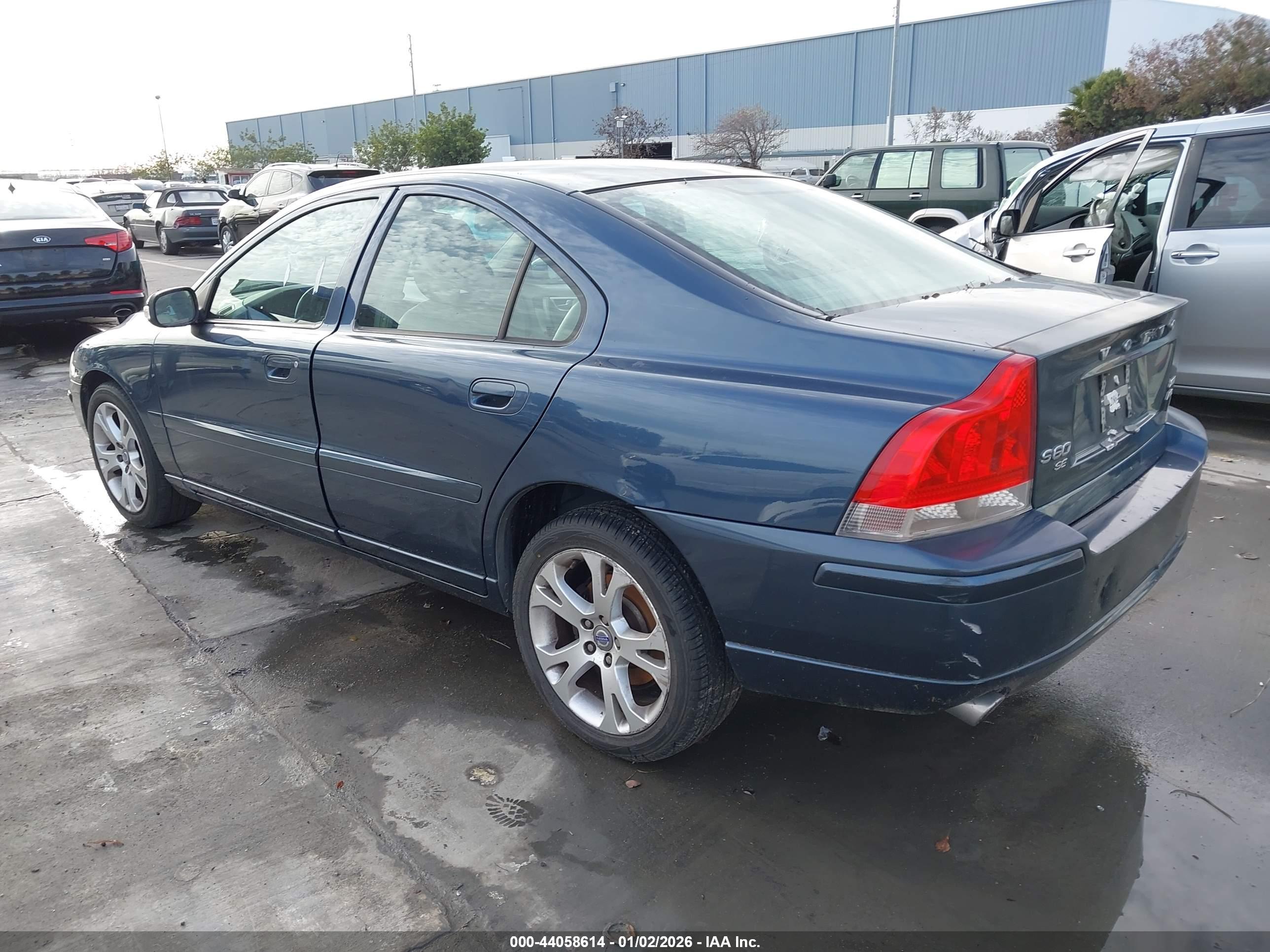 VOLVO S60 image 3