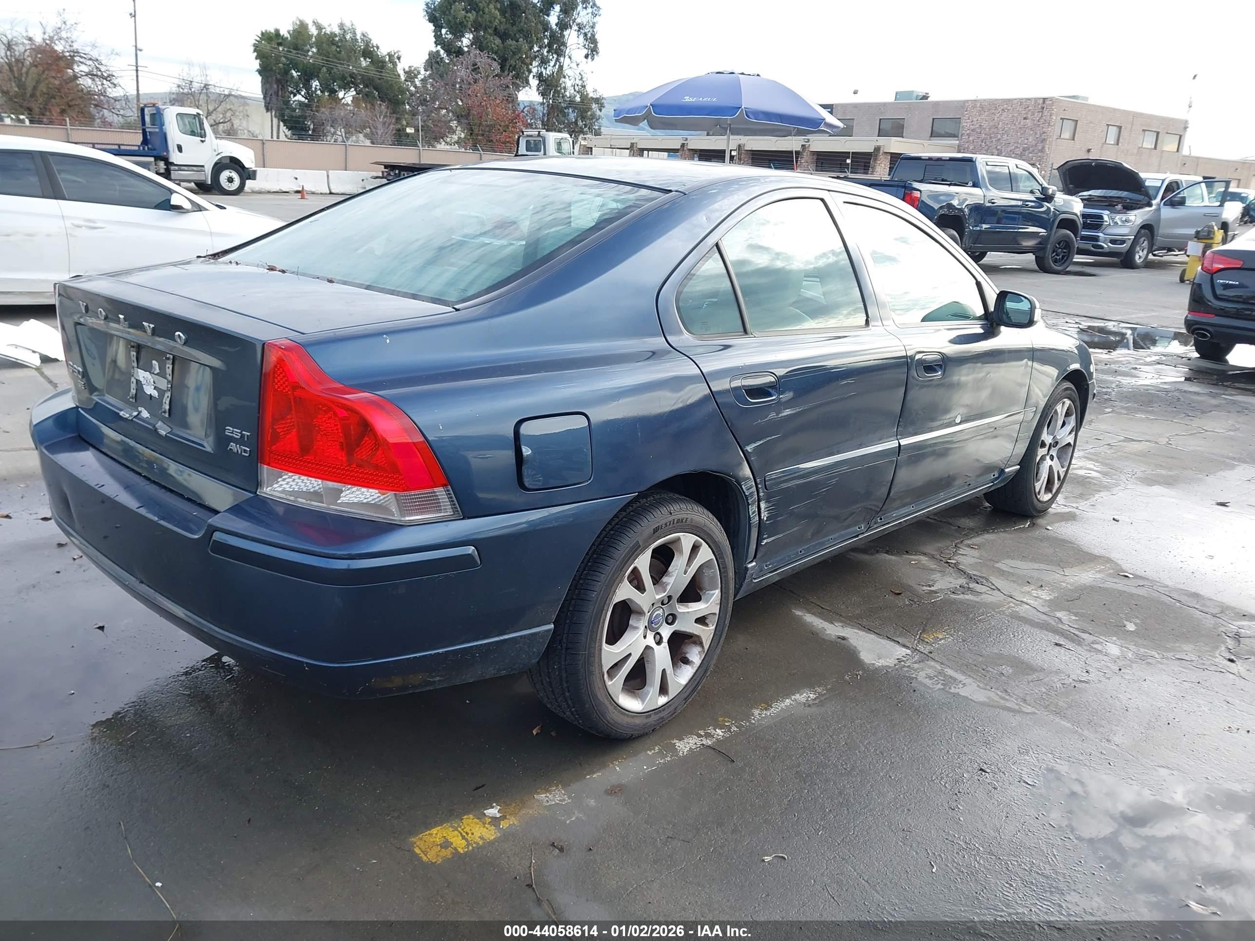 VOLVO S60 image 4