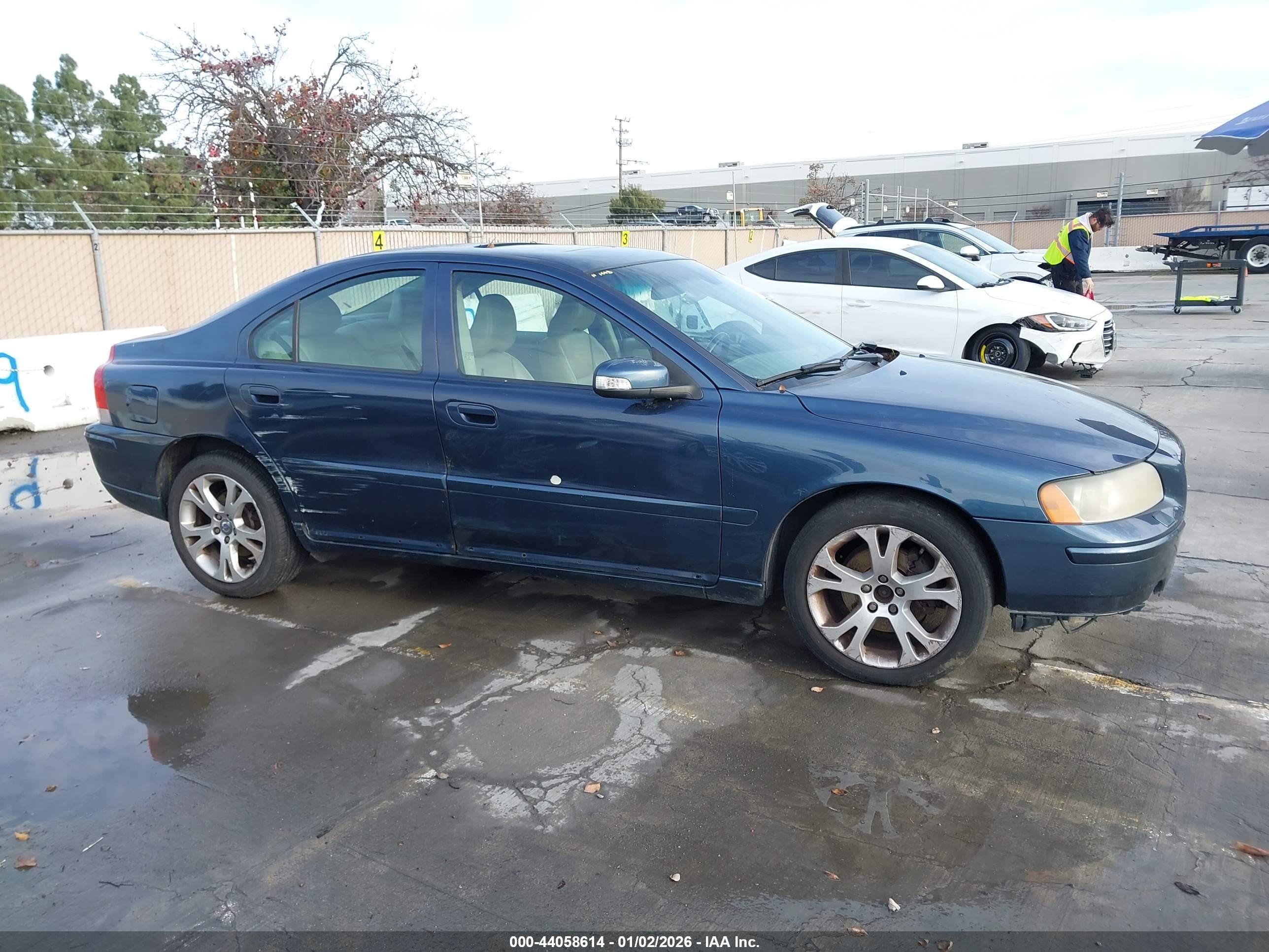 VOLVO S60 image 6