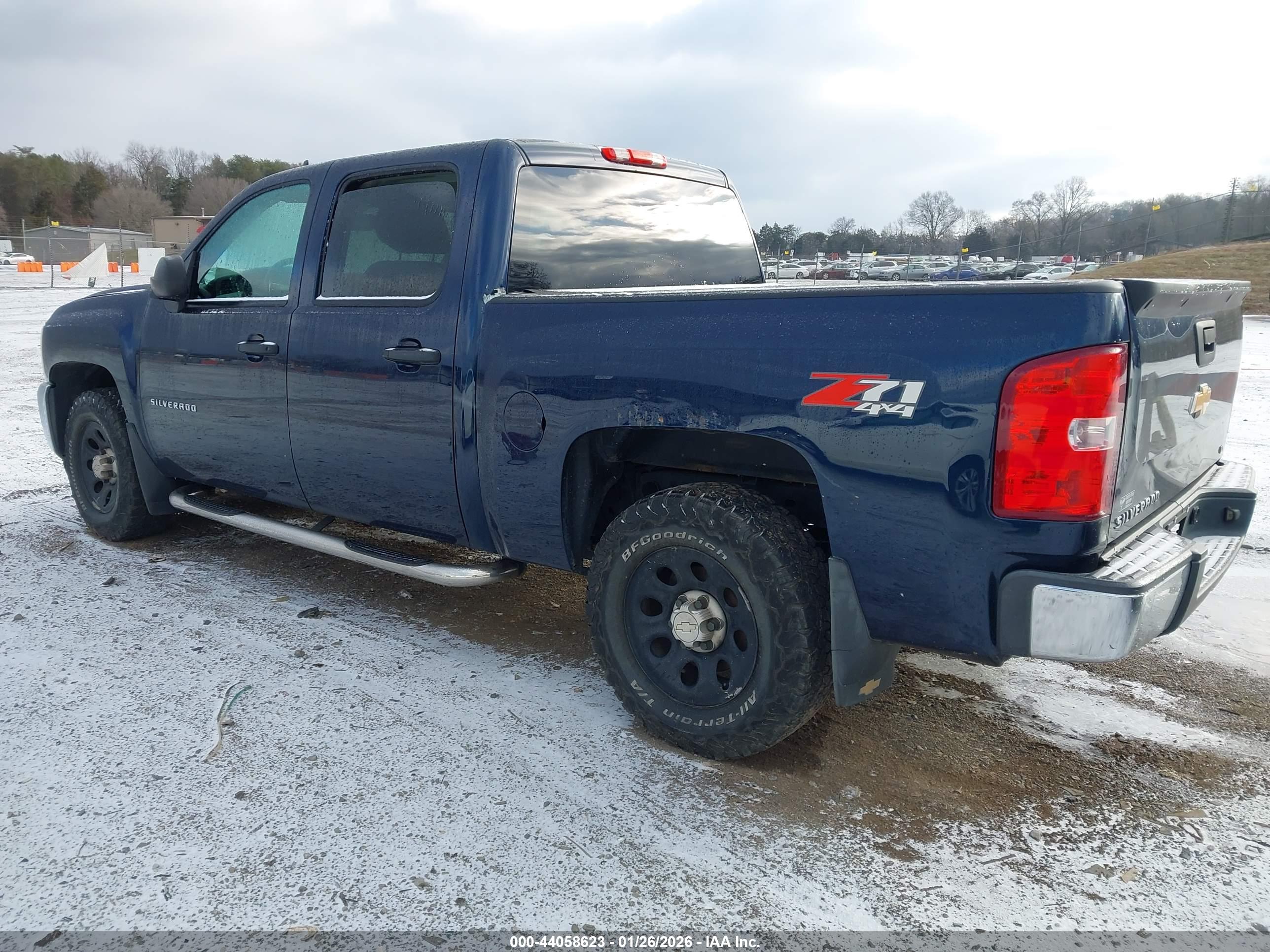 CHEVROLET SILVERADO image 3
