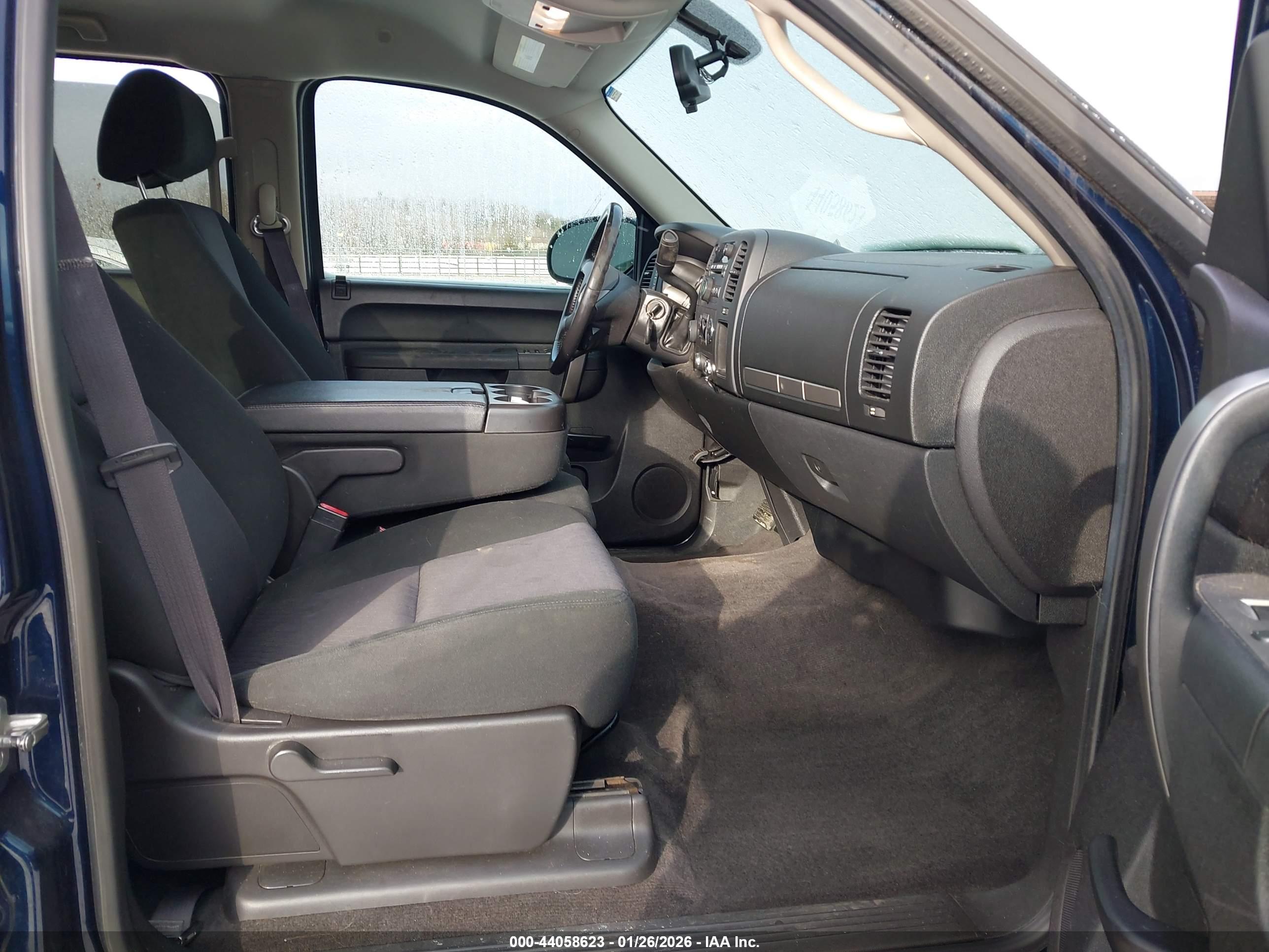 CHEVROLET SILVERADO image 5