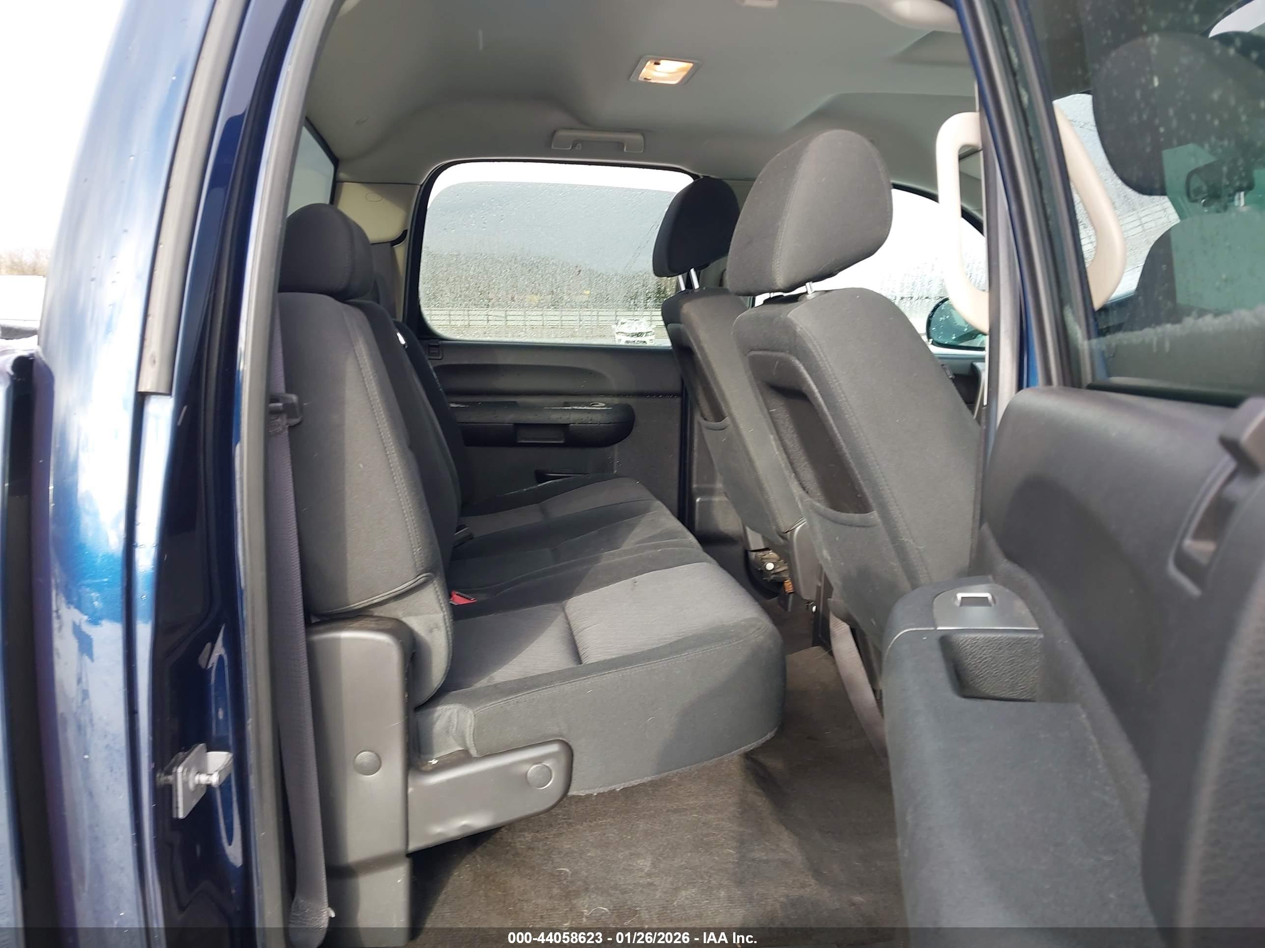 CHEVROLET SILVERADO image 8