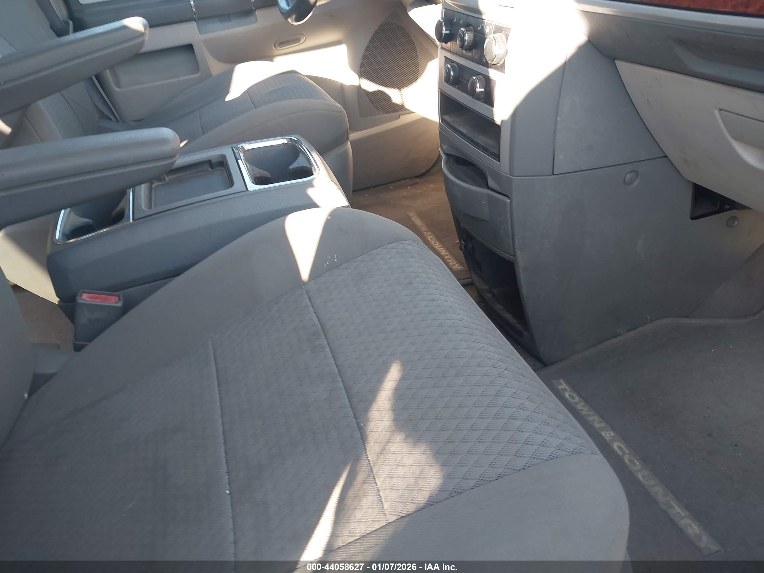 CHRYSLER TOWN image 5