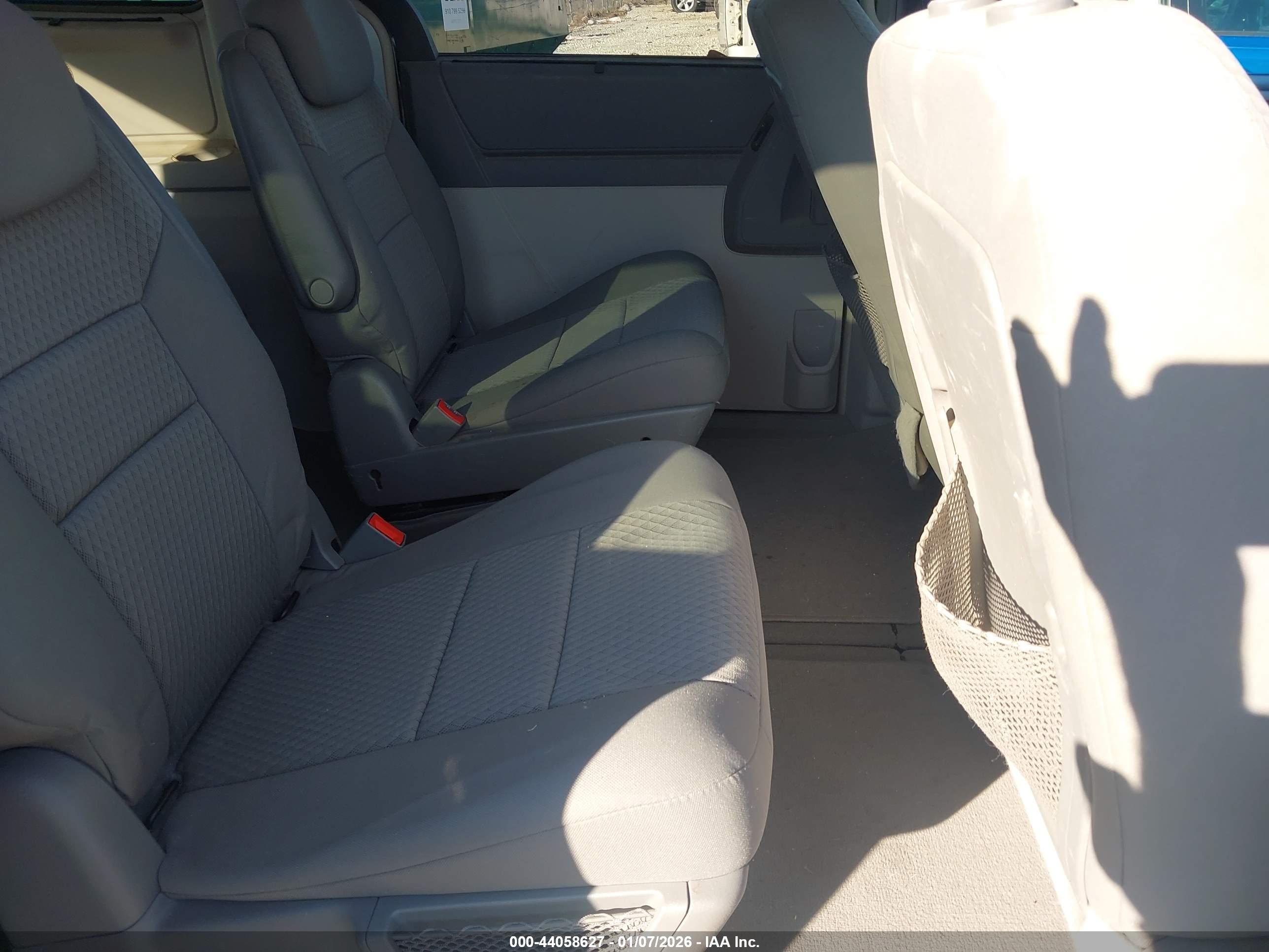 CHRYSLER TOWN image 8