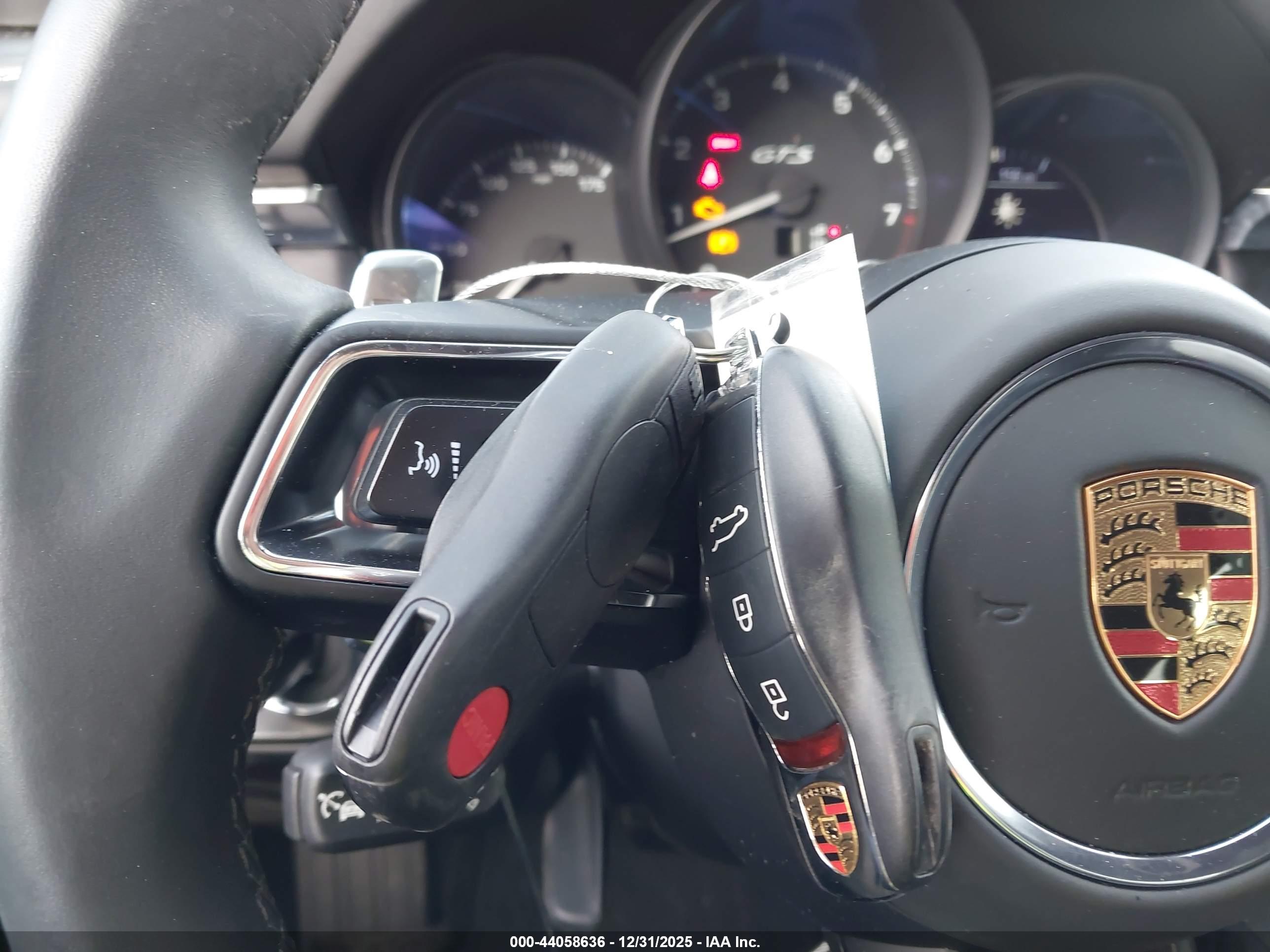 PORSCHE MACAN image 11