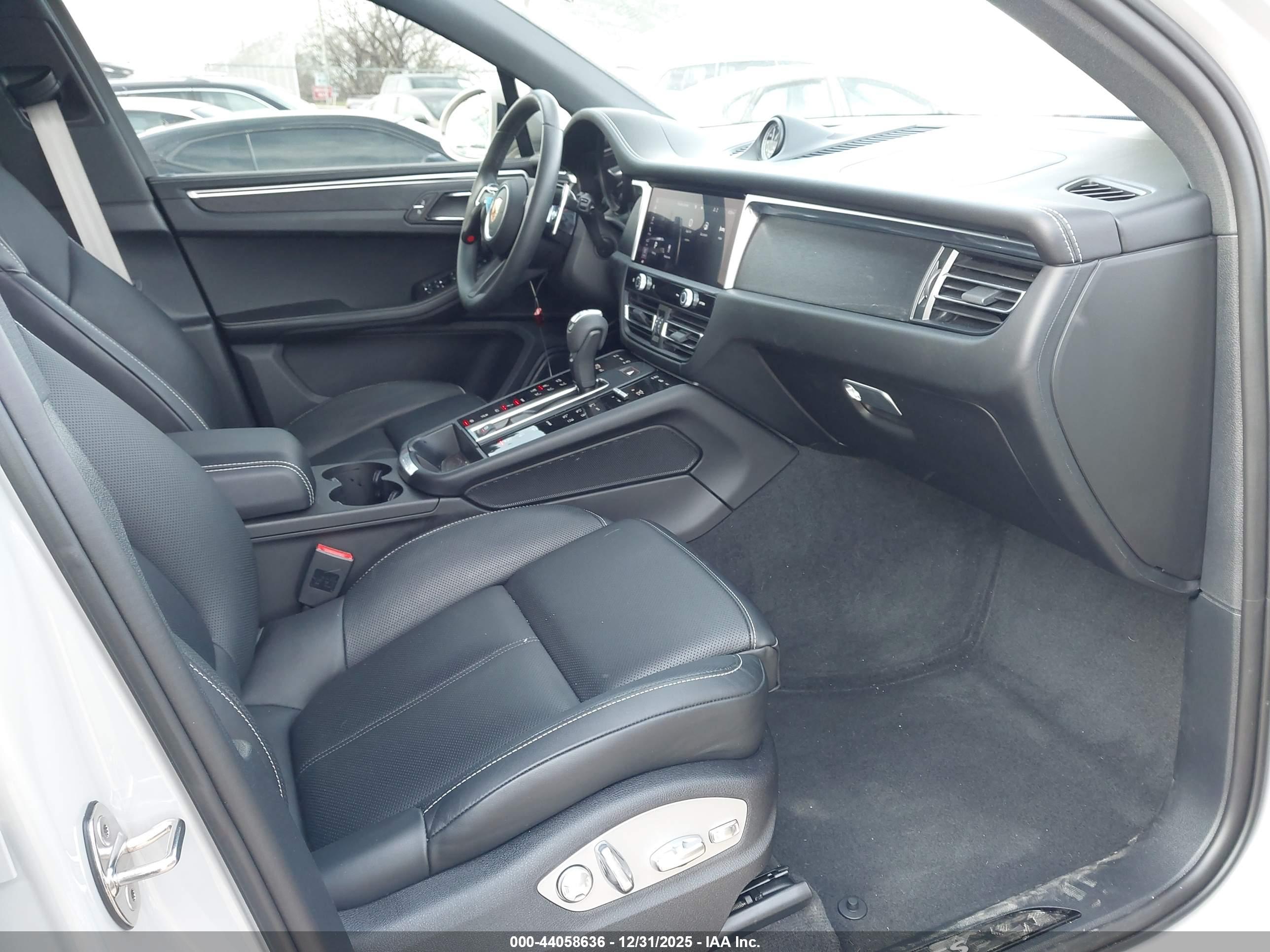 PORSCHE MACAN image 5