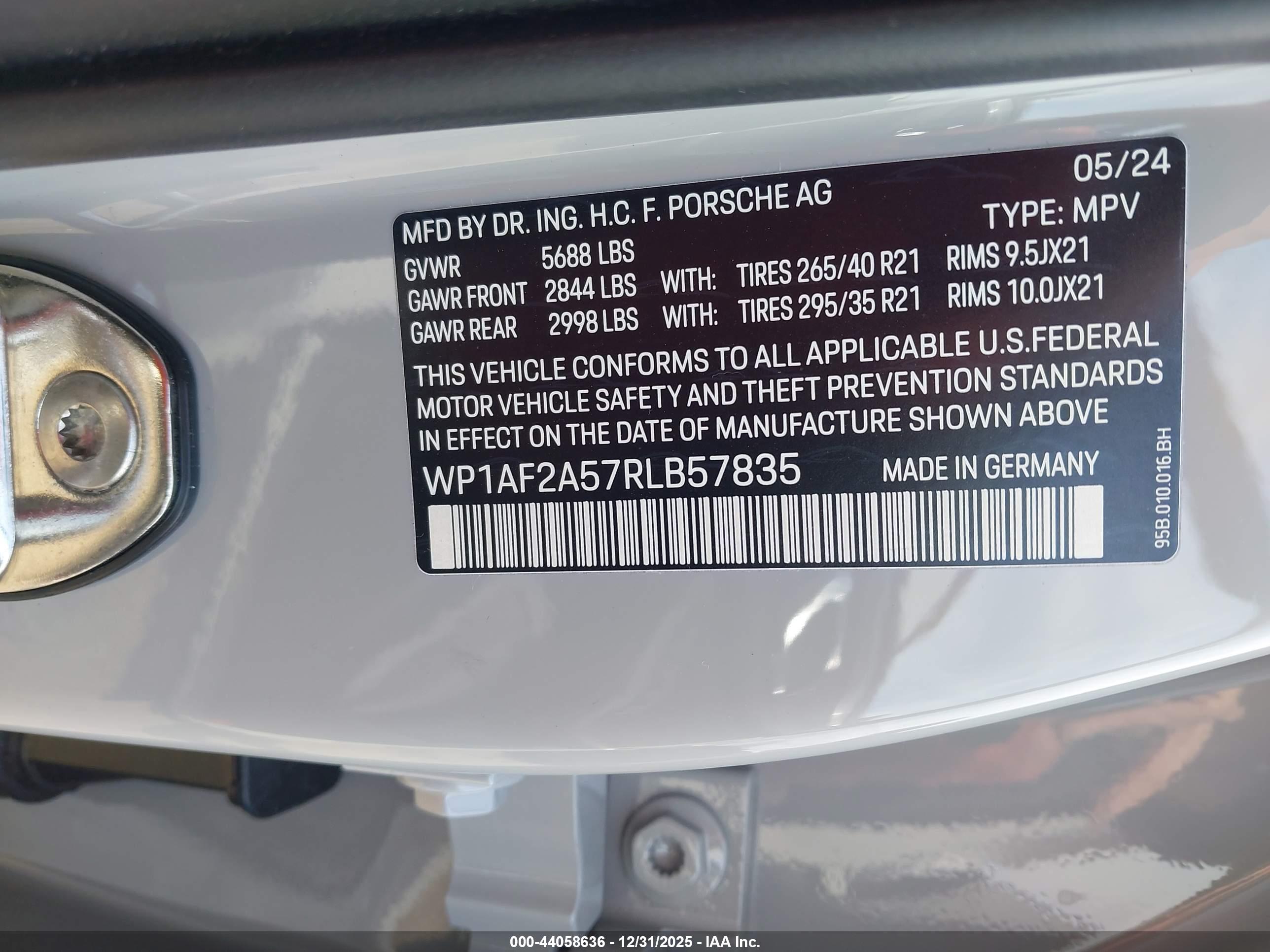 PORSCHE MACAN image 9