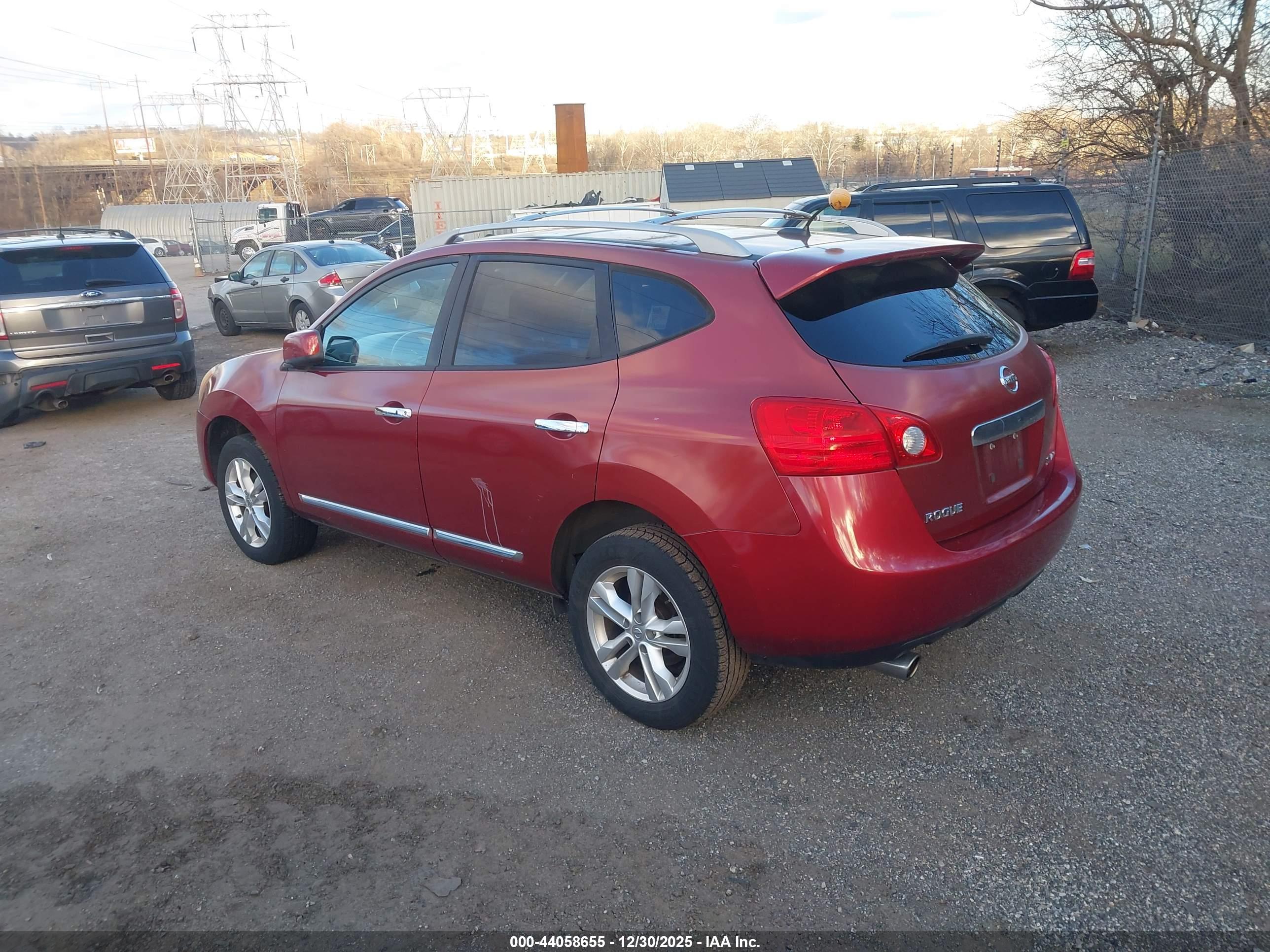 NISSAN ROGUE image 3
