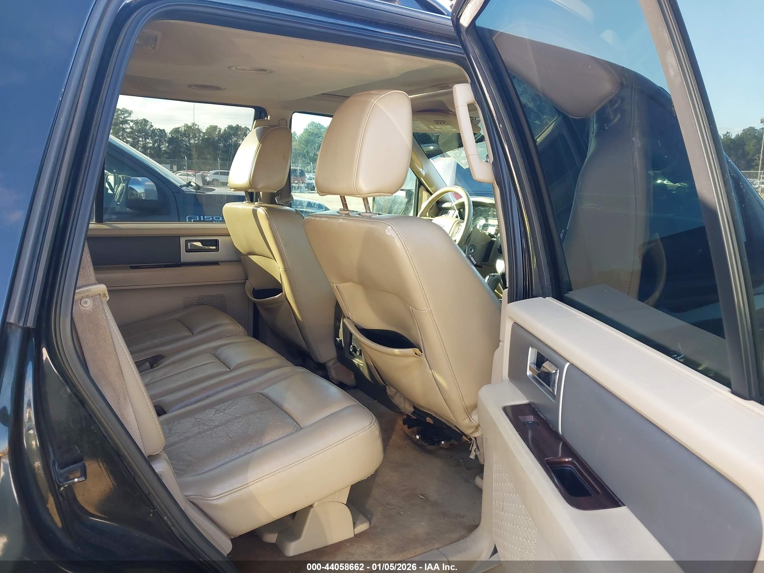 FORD EXPEDITION image 8