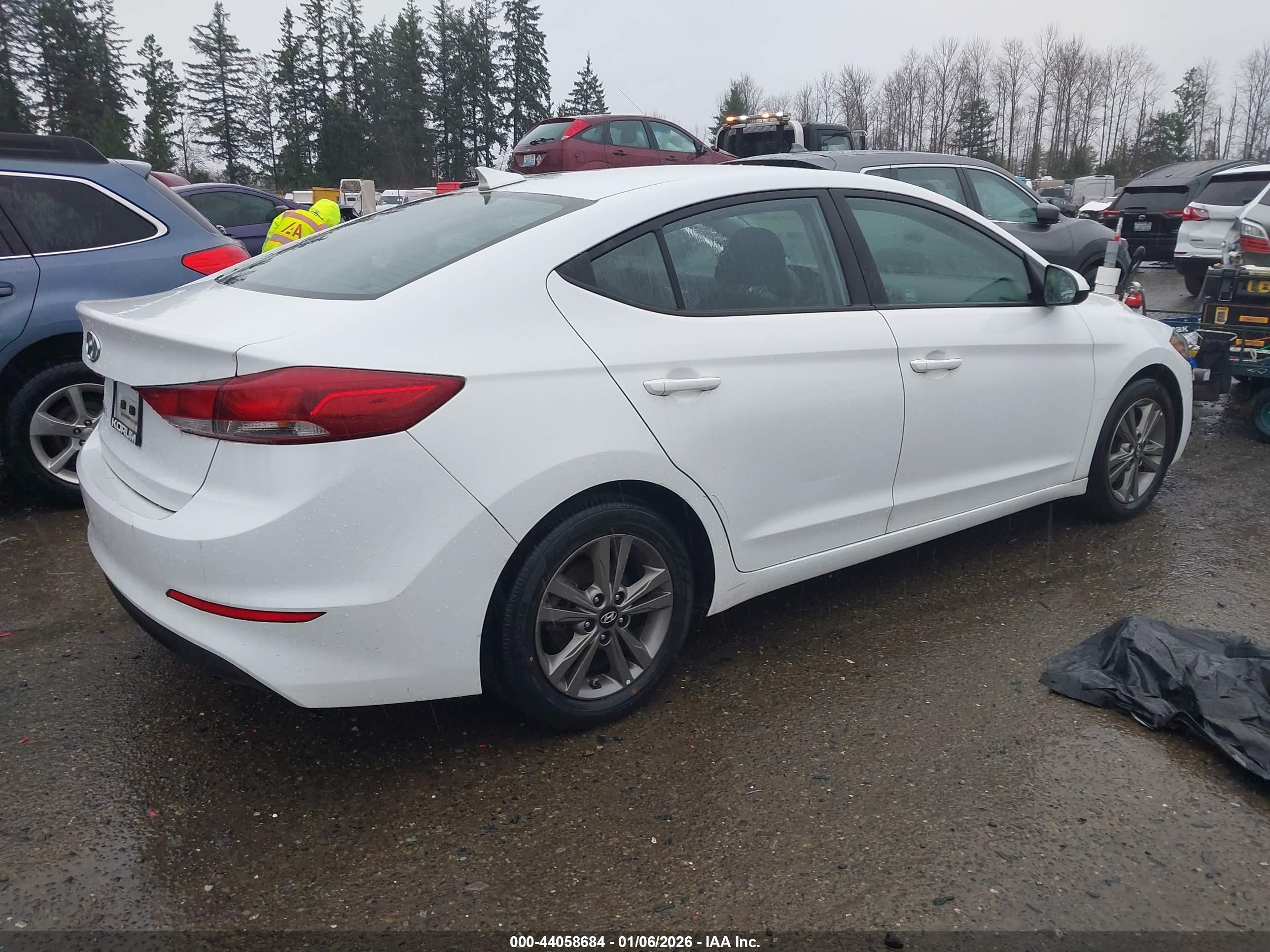 HYUNDAI ELANTRA image 4