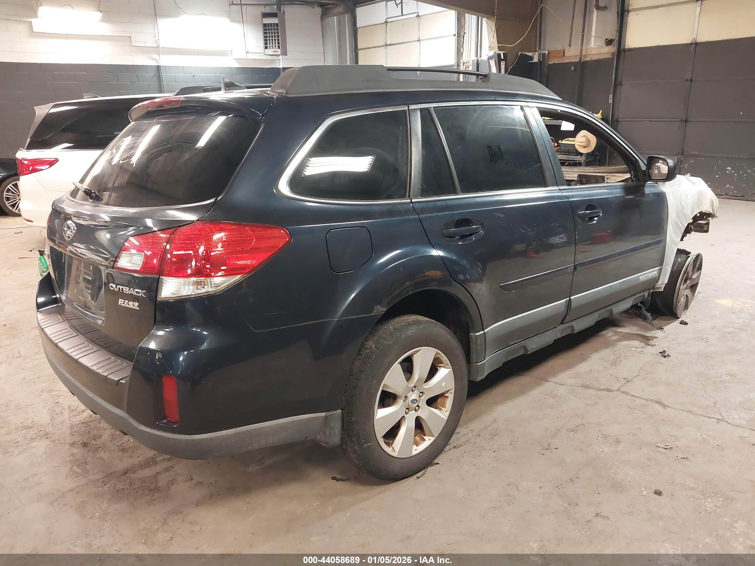 SUBARU OUTBACK image 4