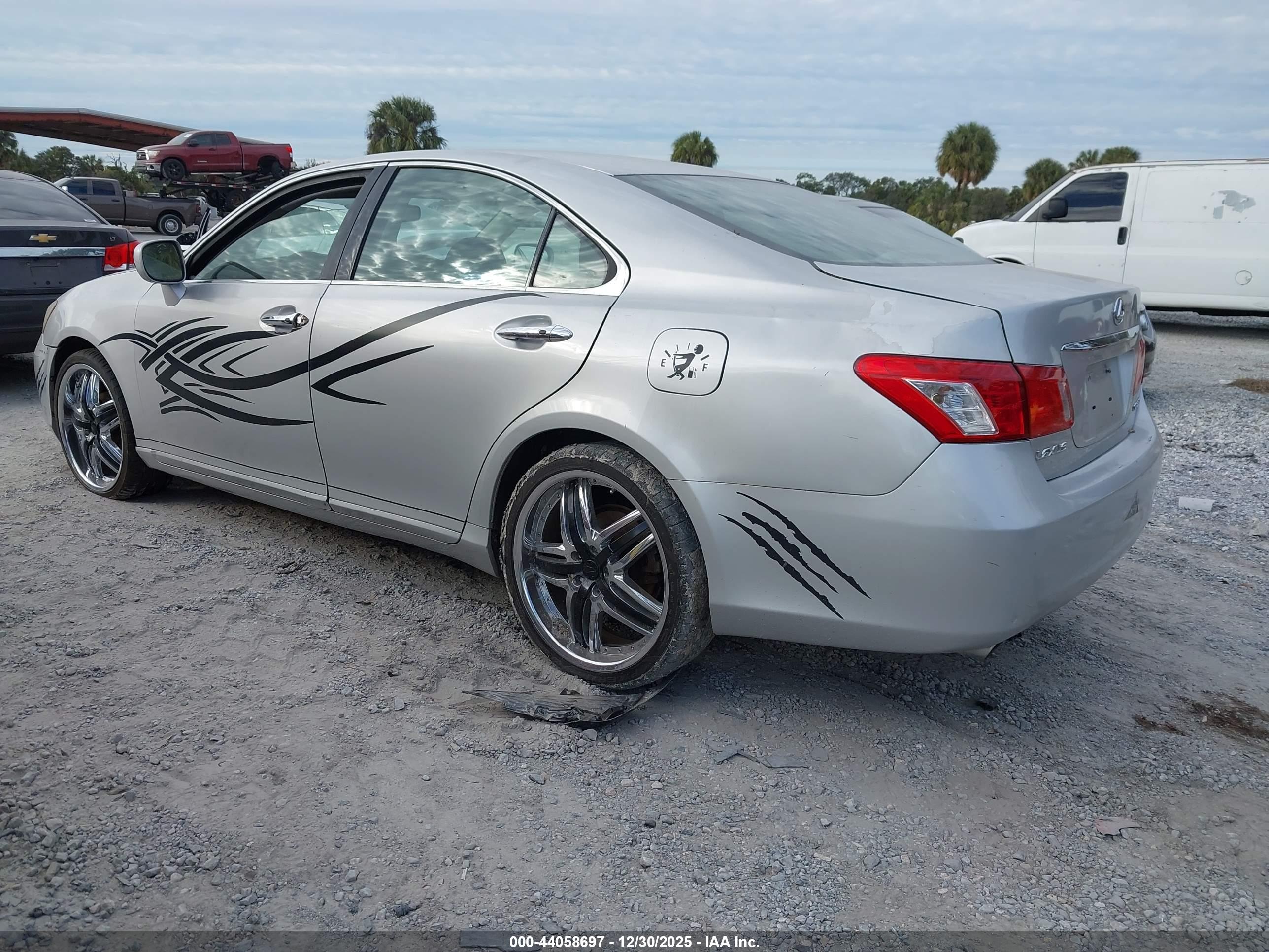 LEXUS ES image 3