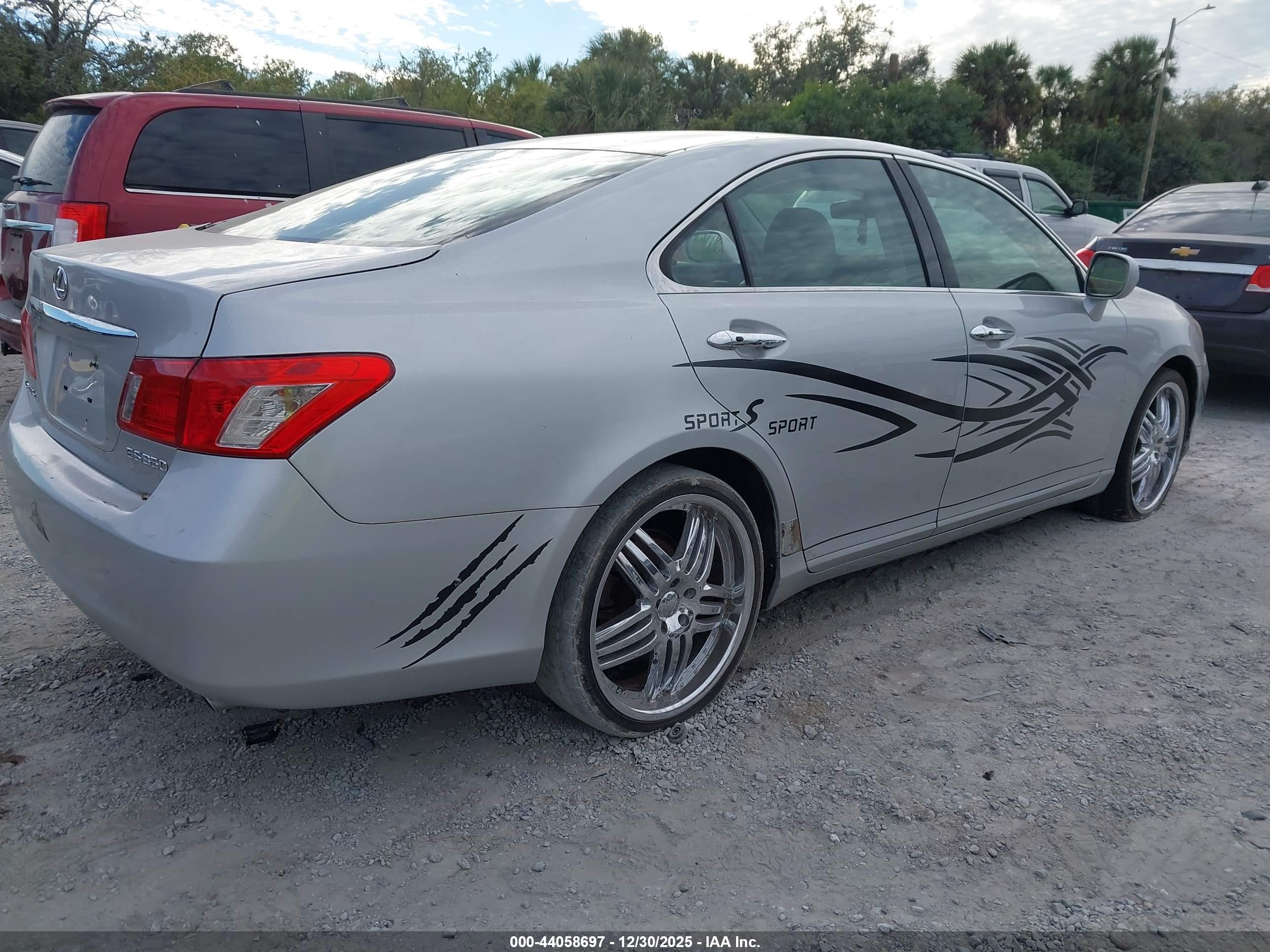 LEXUS ES image 4
