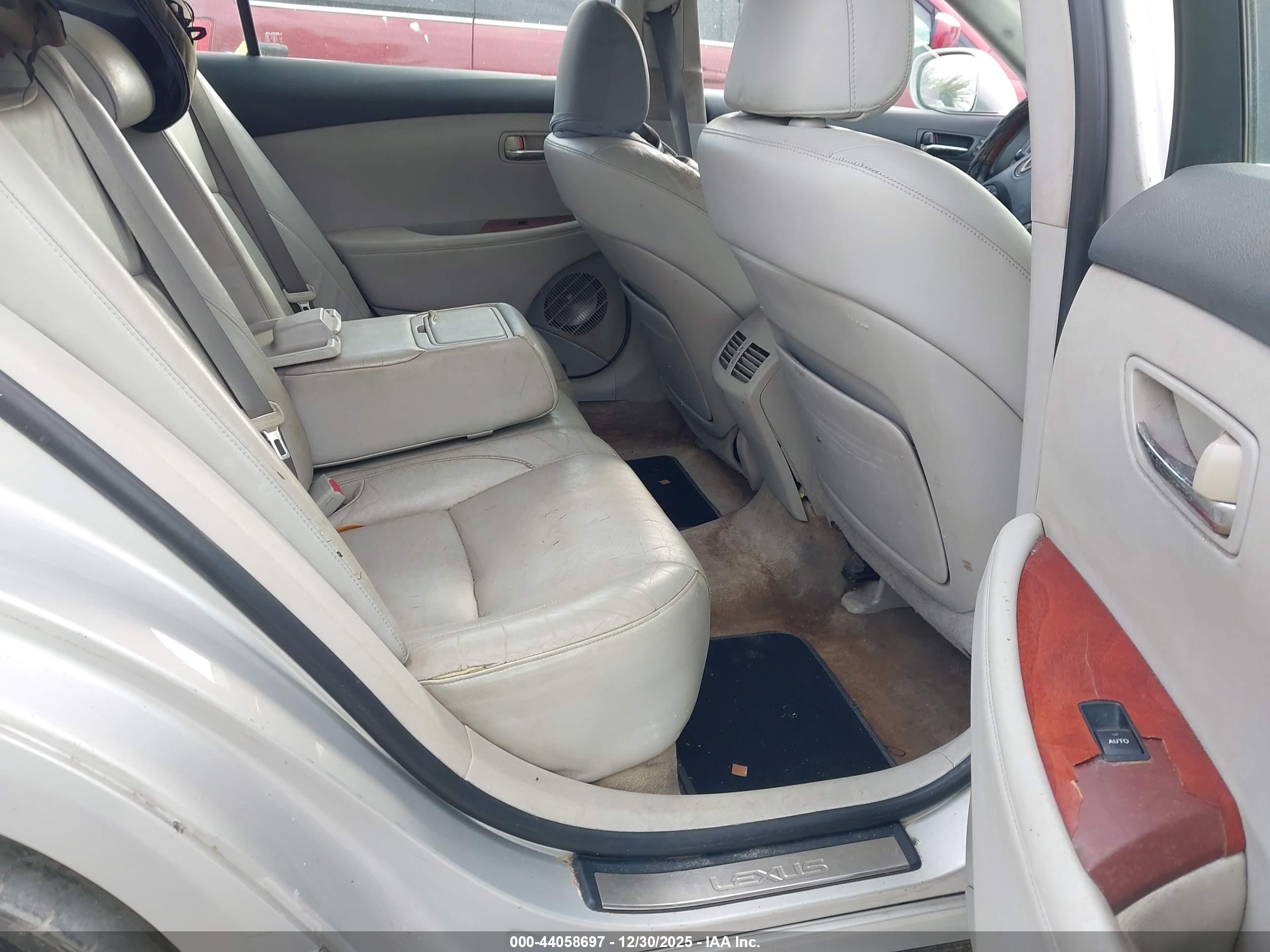 LEXUS ES image 8