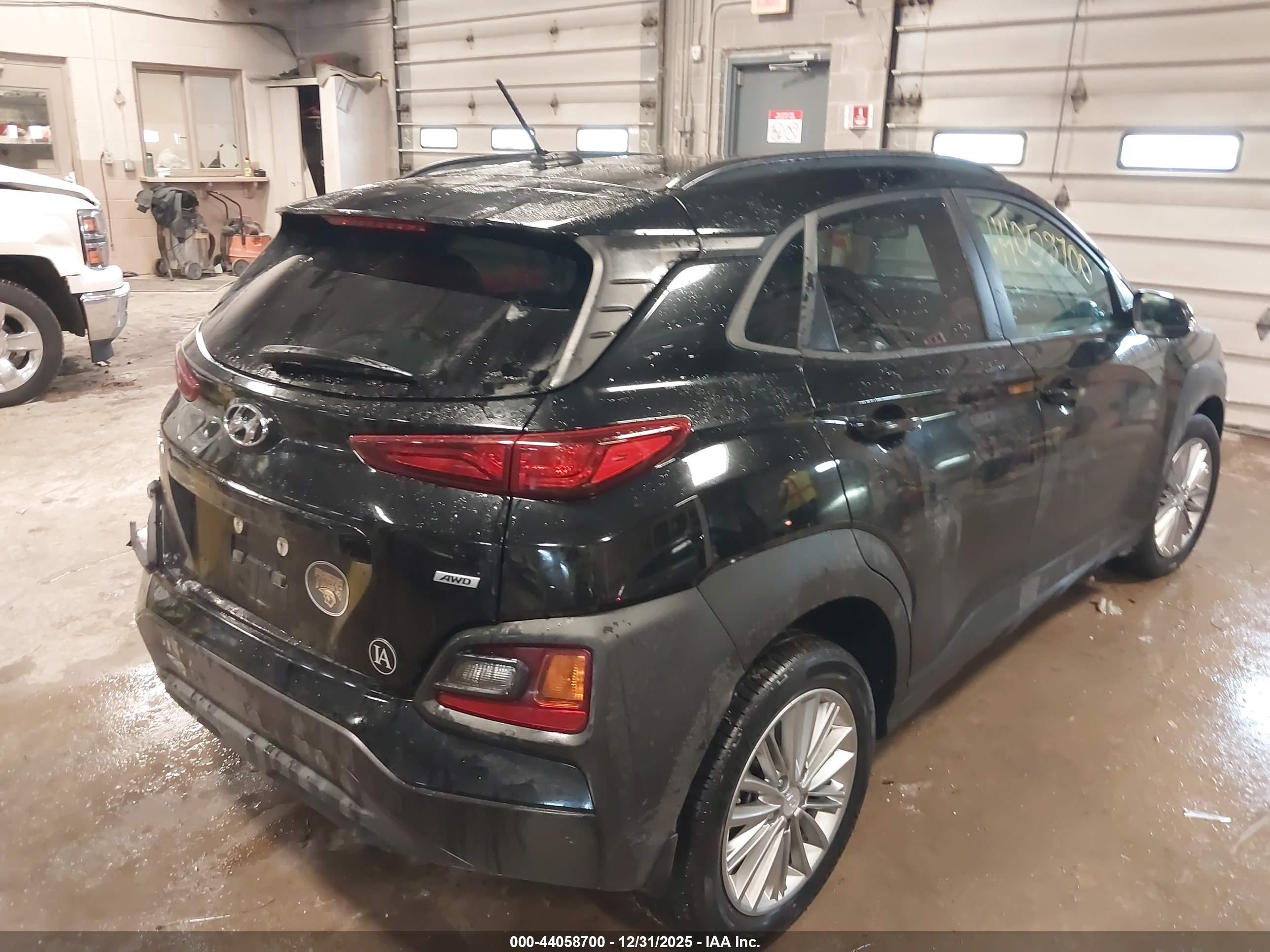 HYUNDAI KONA image 4