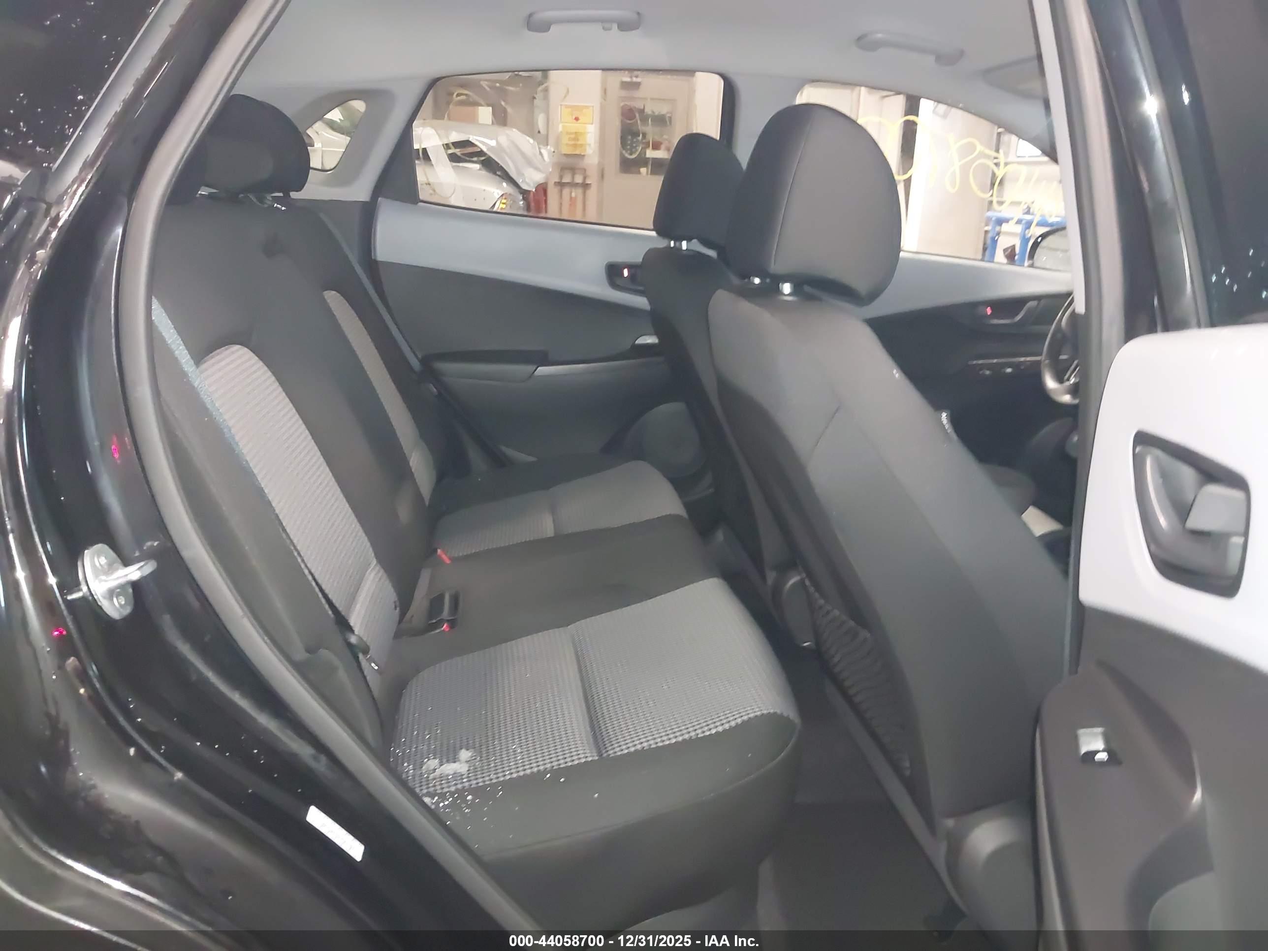 HYUNDAI KONA image 8