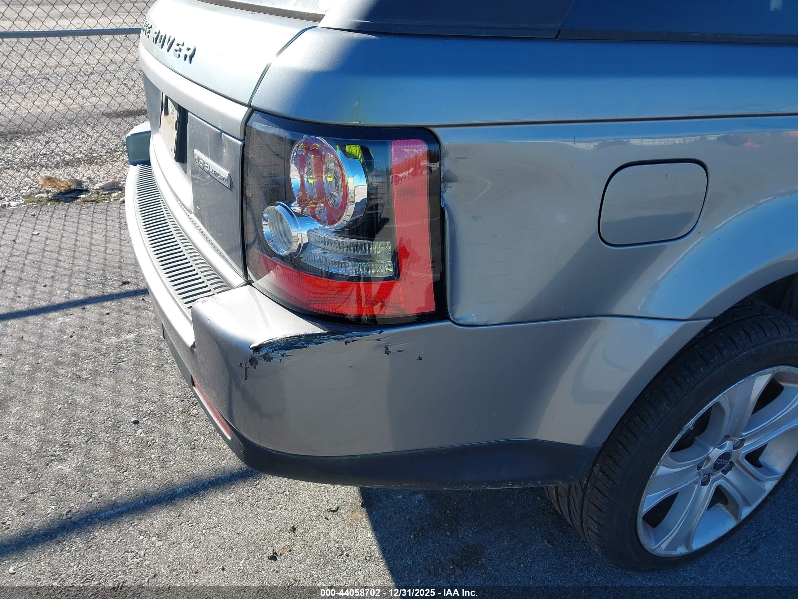 LAND ROVER image 6