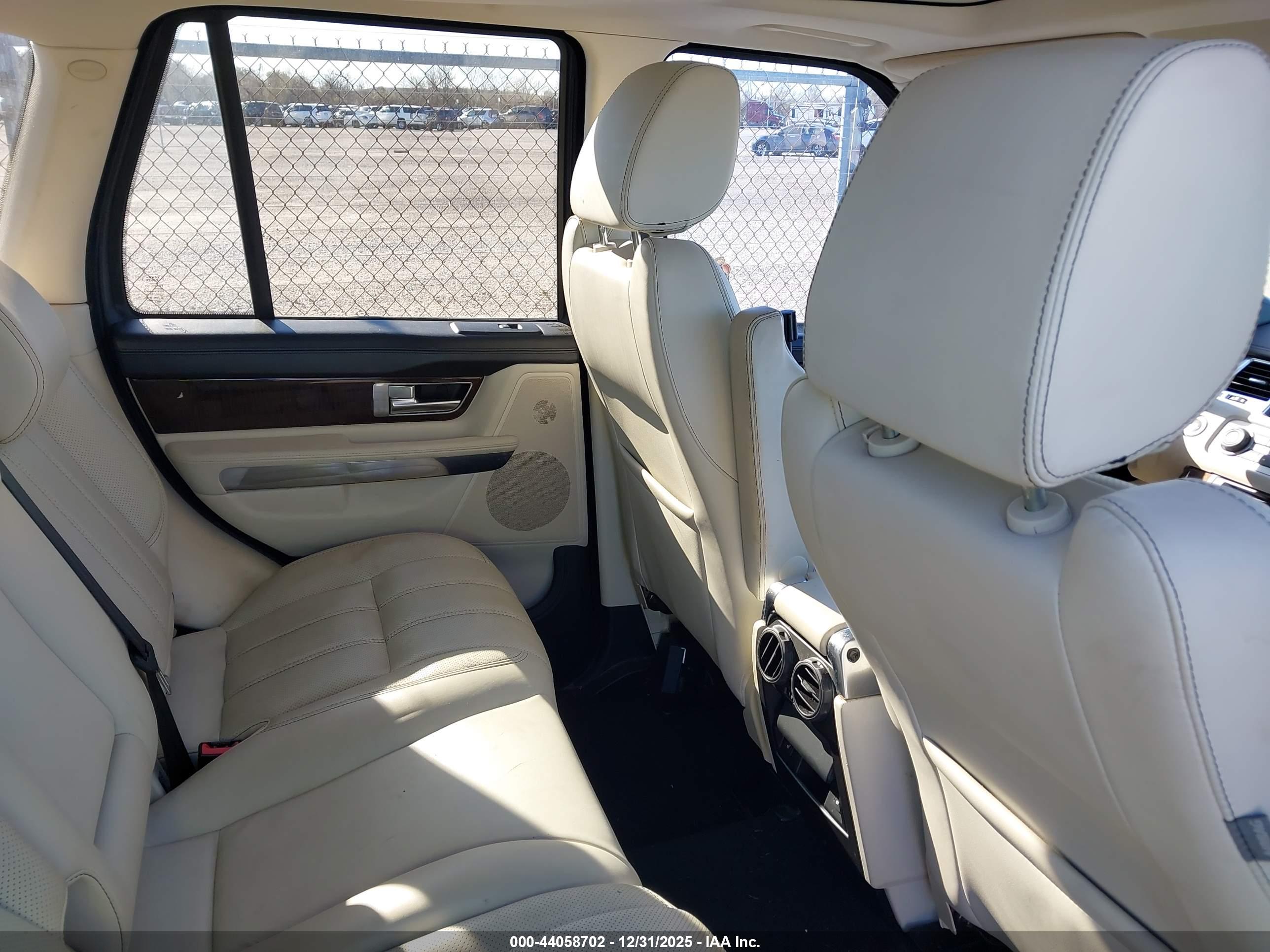 LAND ROVER image 8