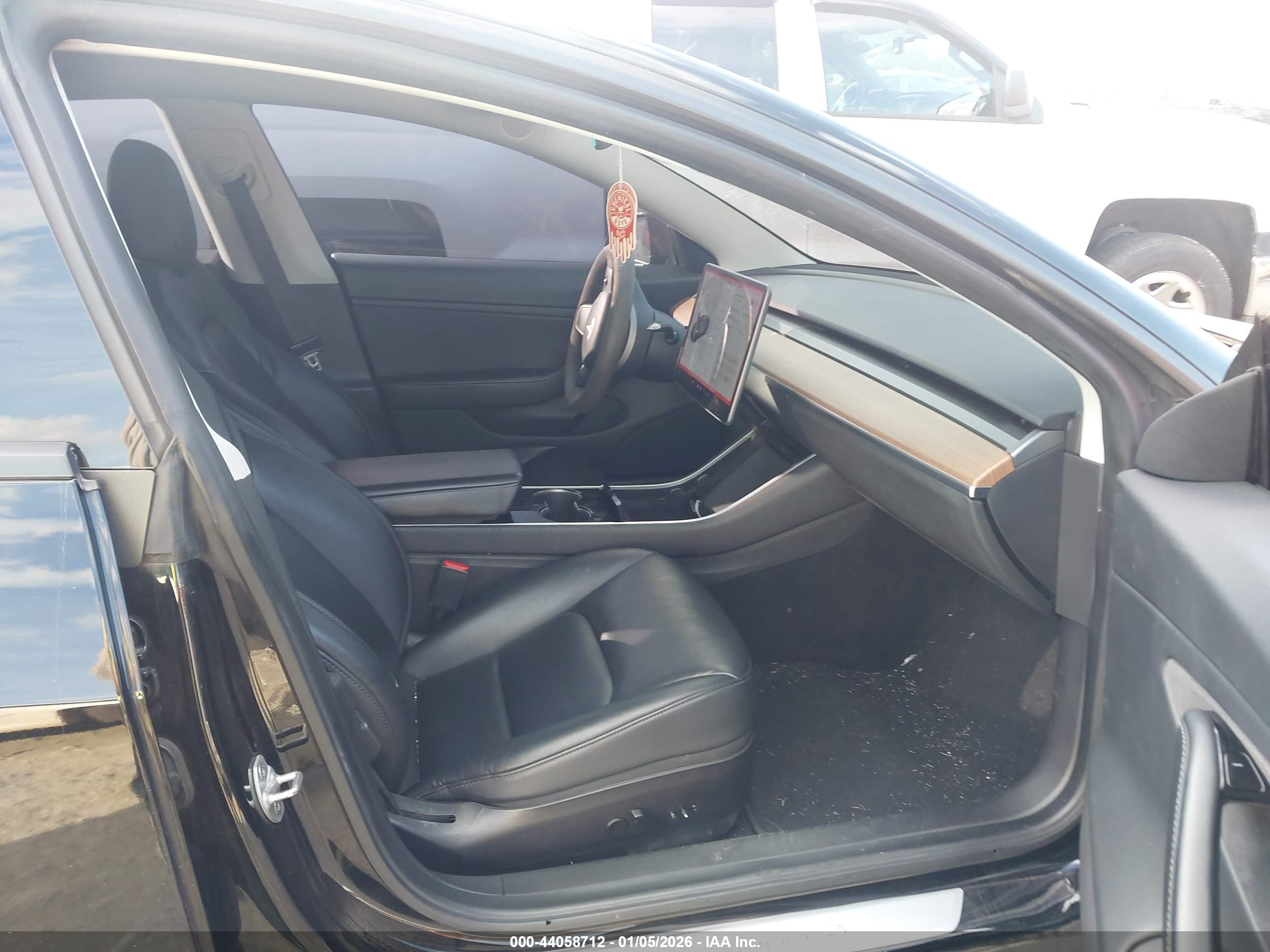TESLA MODEL image 5