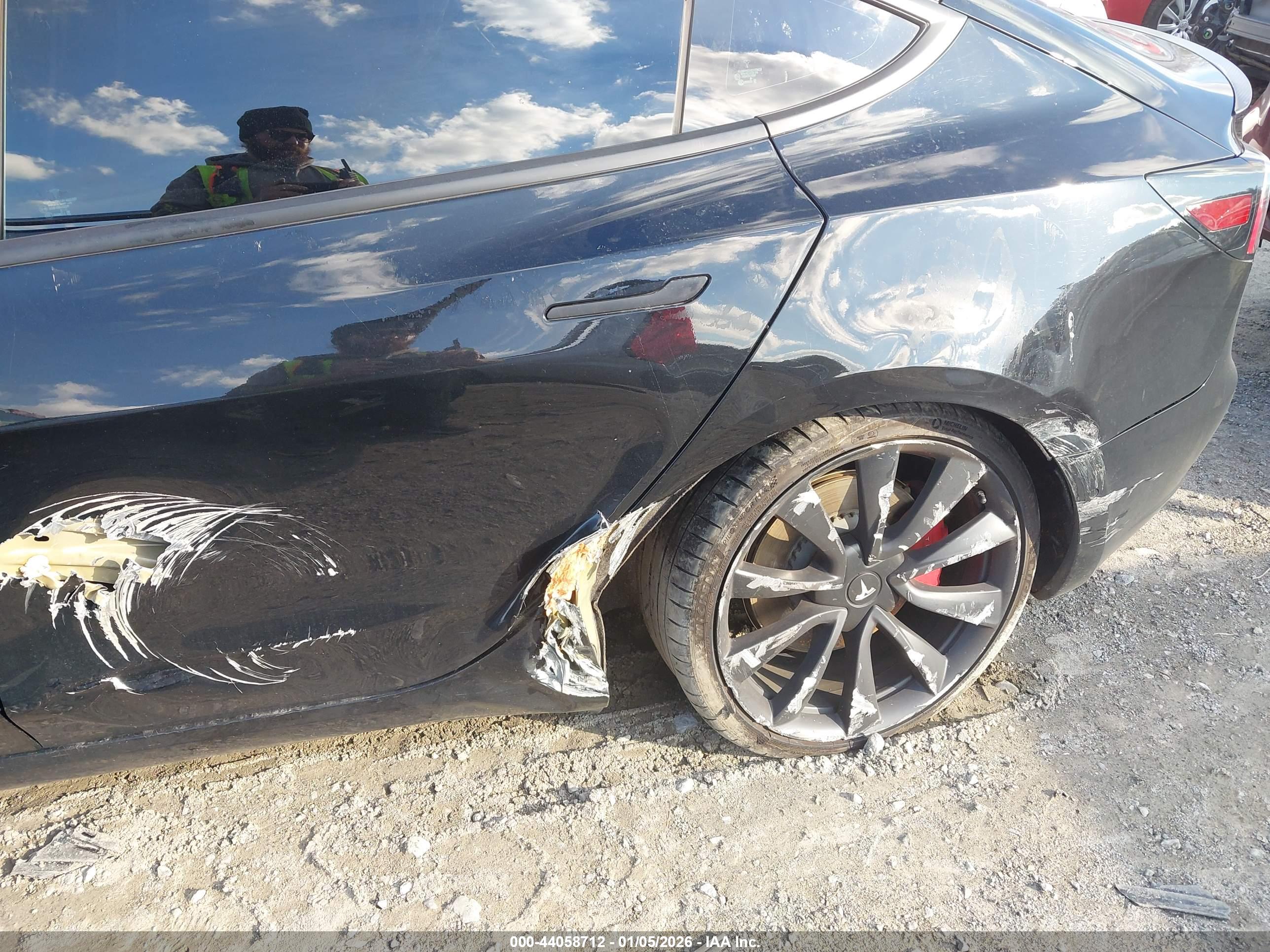 TESLA MODEL image 6