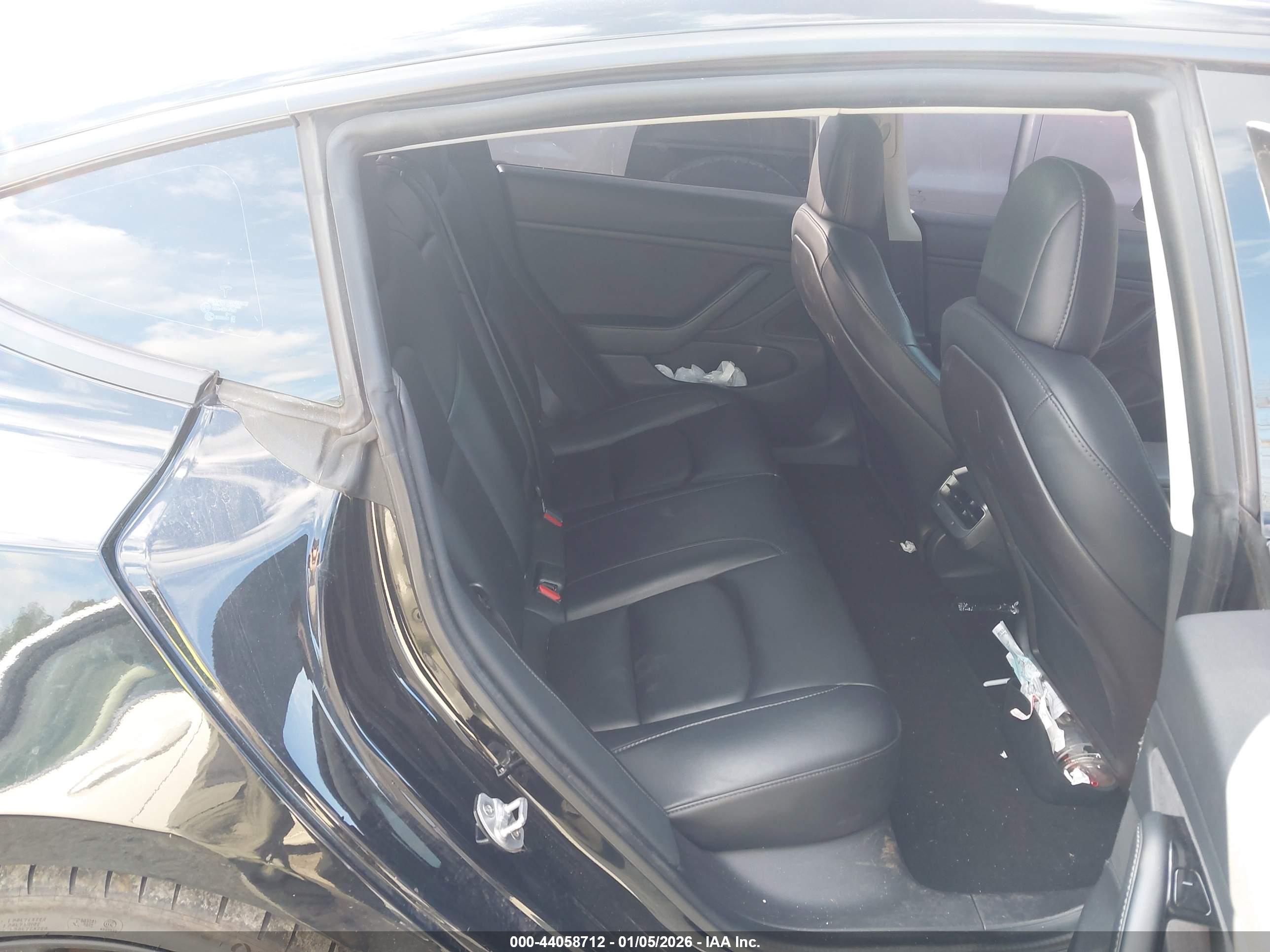 TESLA MODEL image 8
