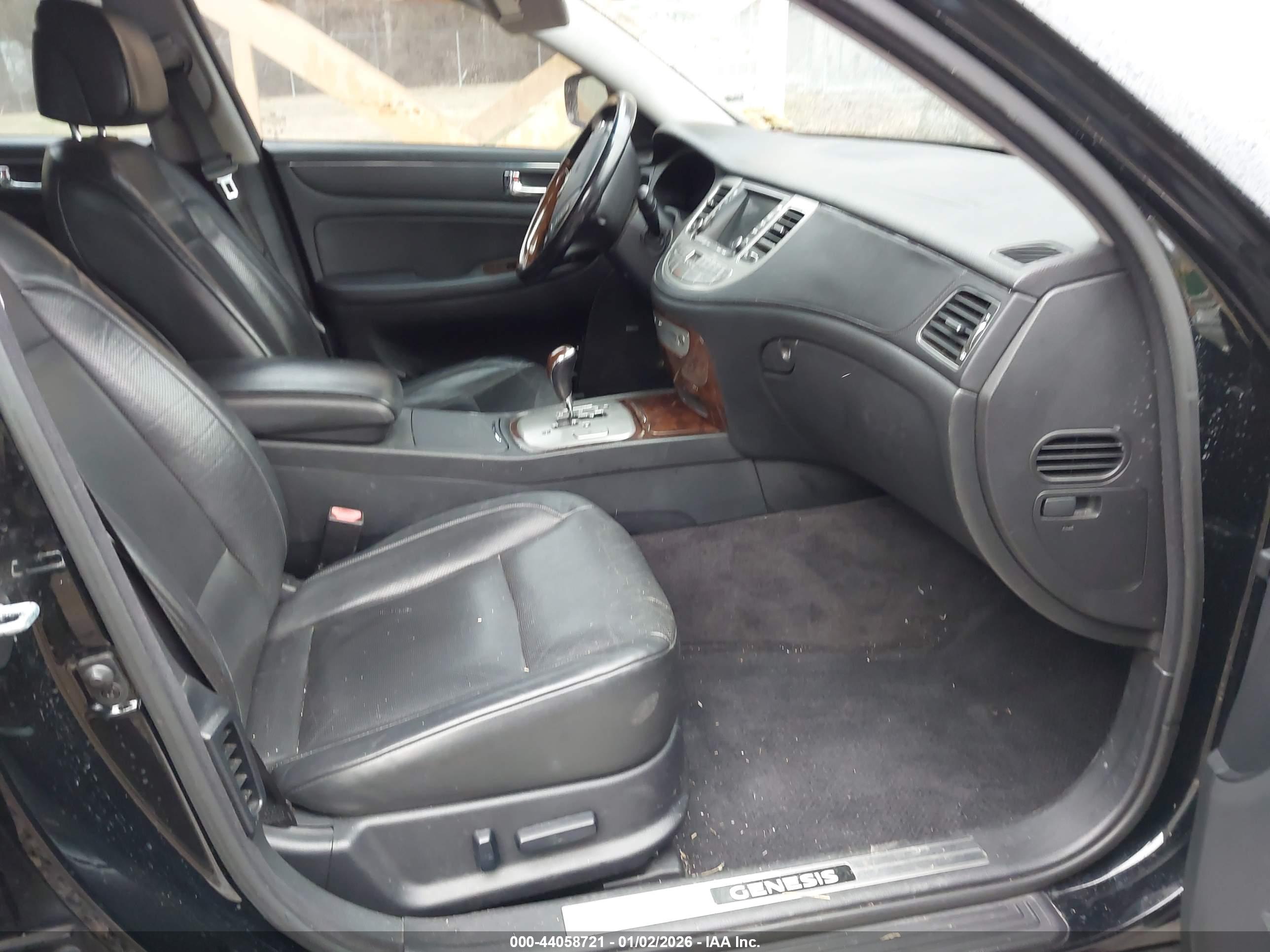 HYUNDAI GENESIS image 5