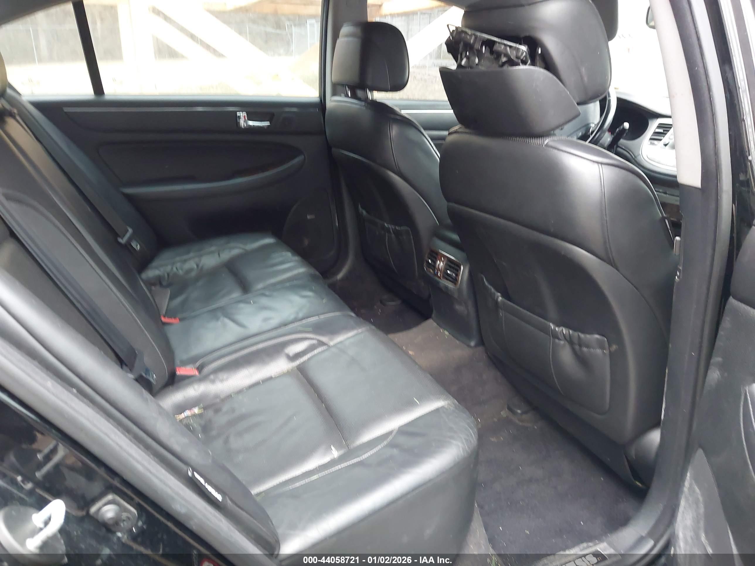 HYUNDAI GENESIS image 8