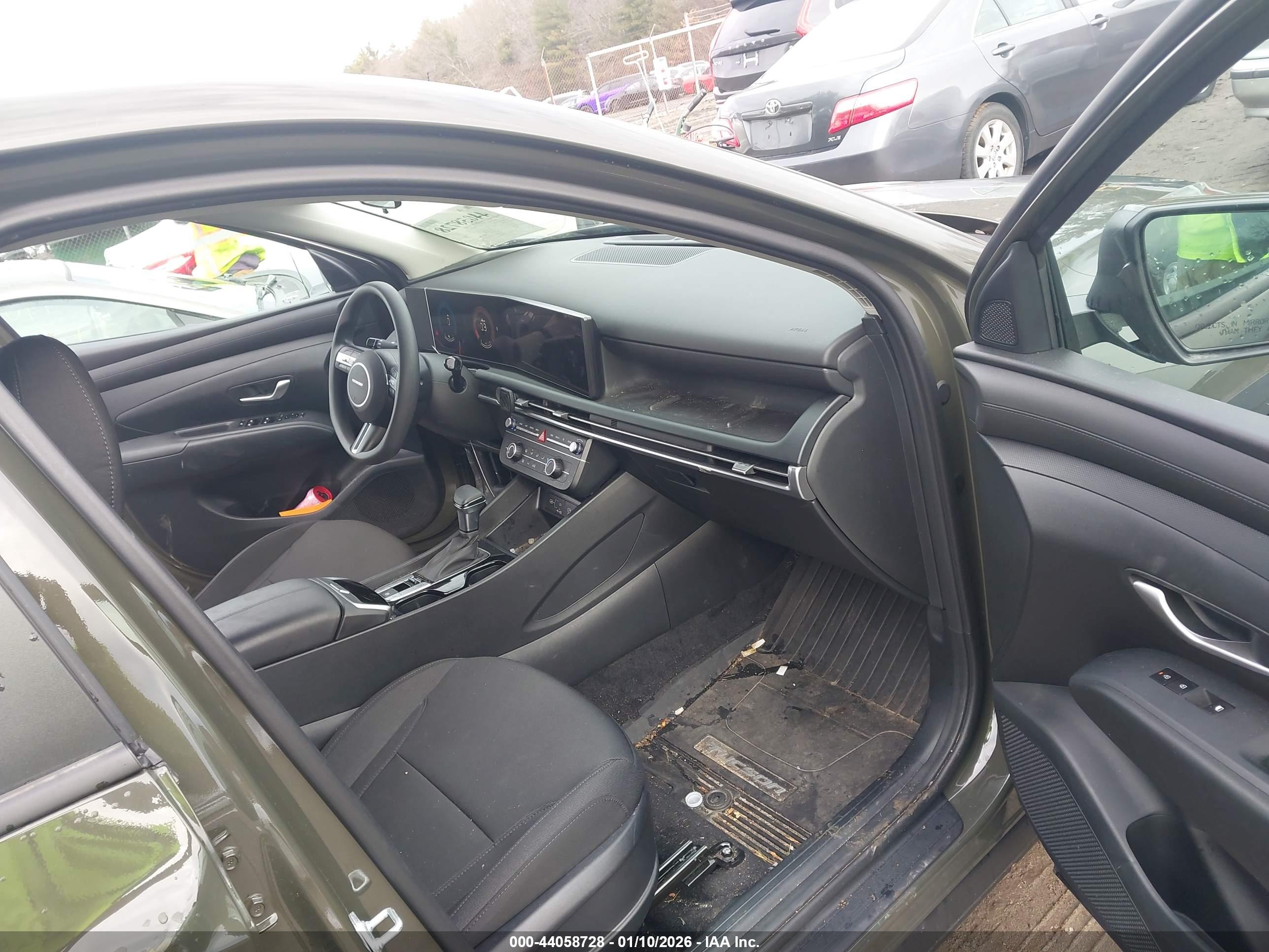 HYUNDAI TUCSON image 5
