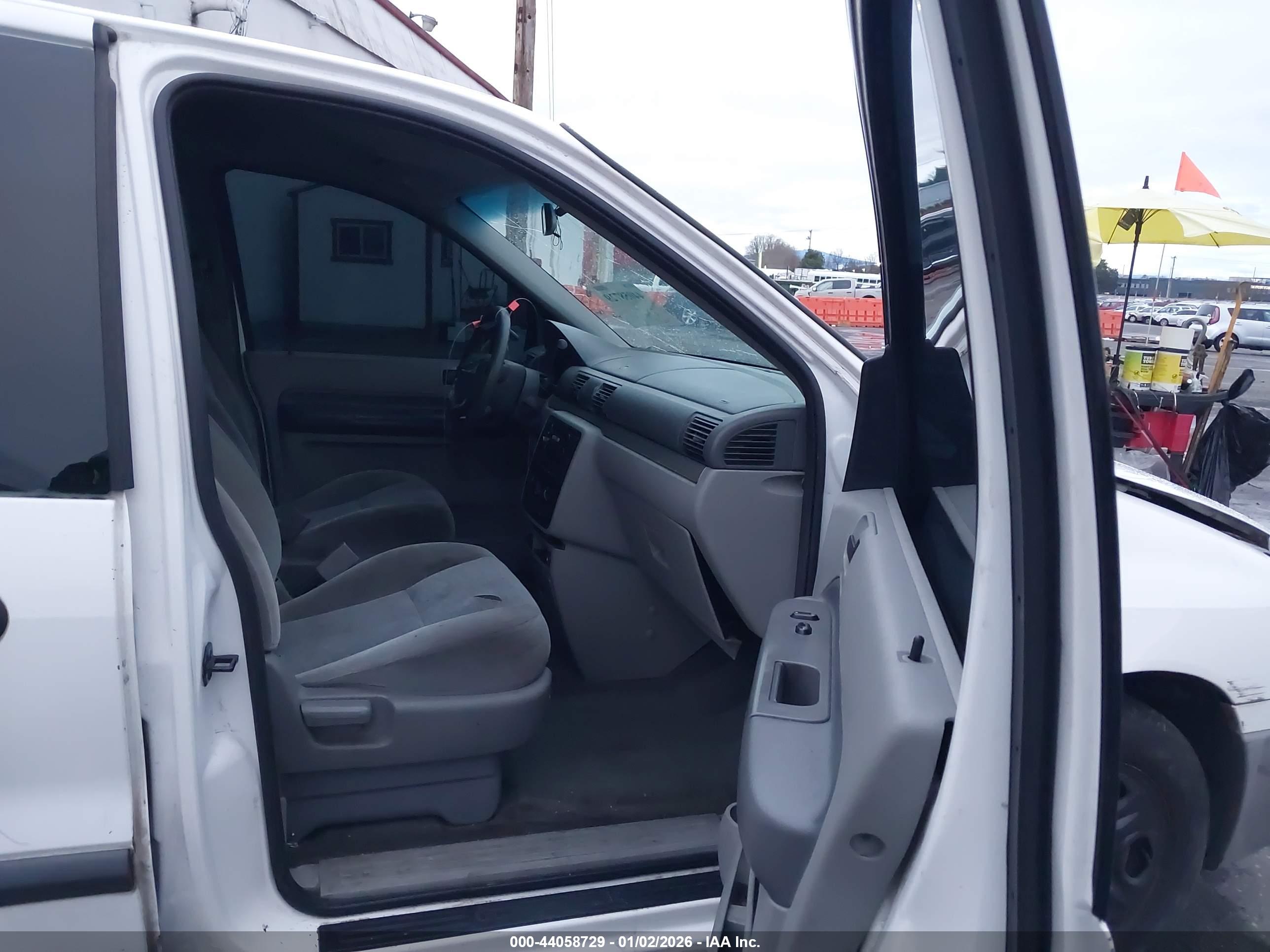FORD FREESTAR image 5