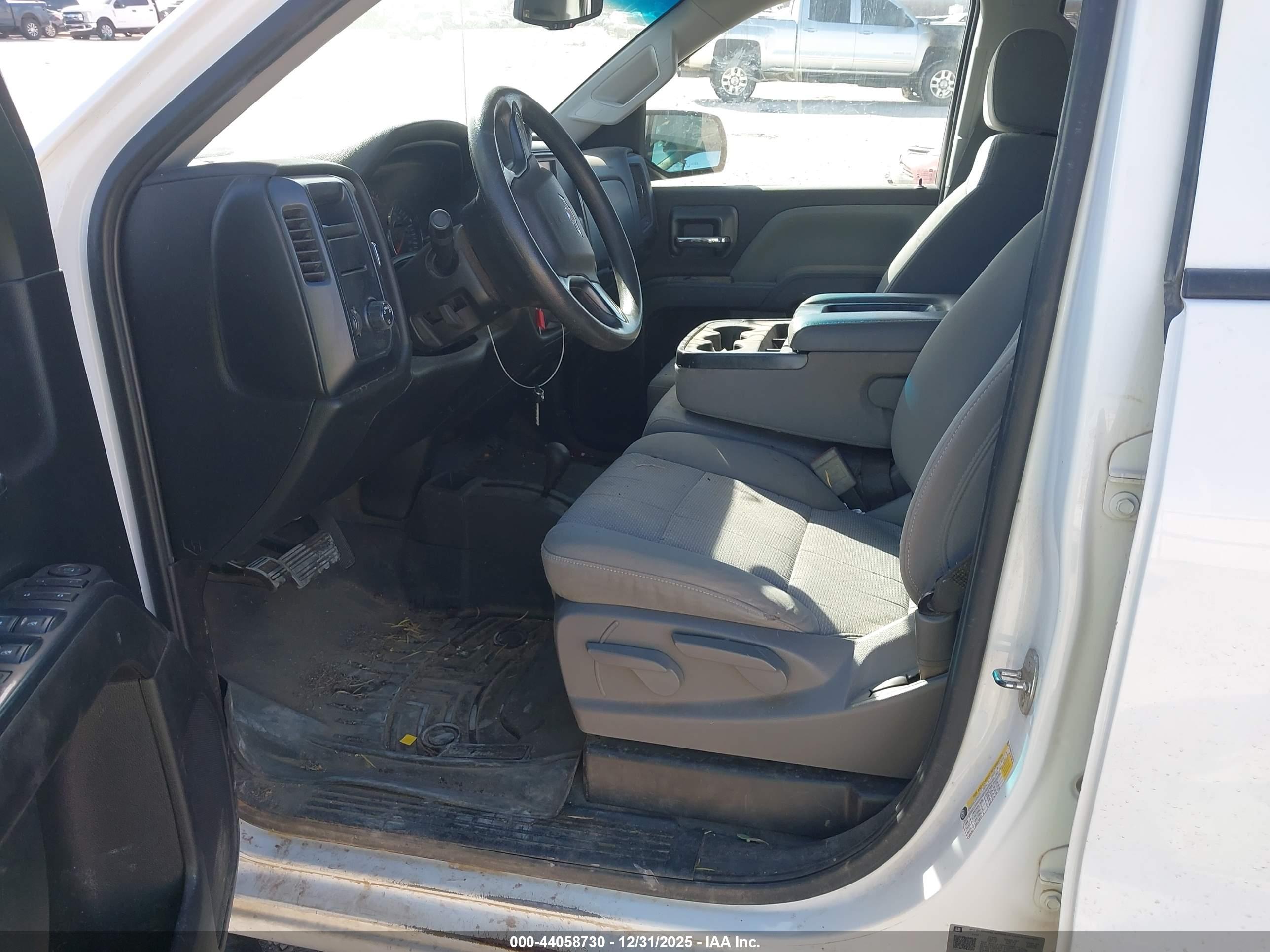 CHEVROLET SILVERADO image 5