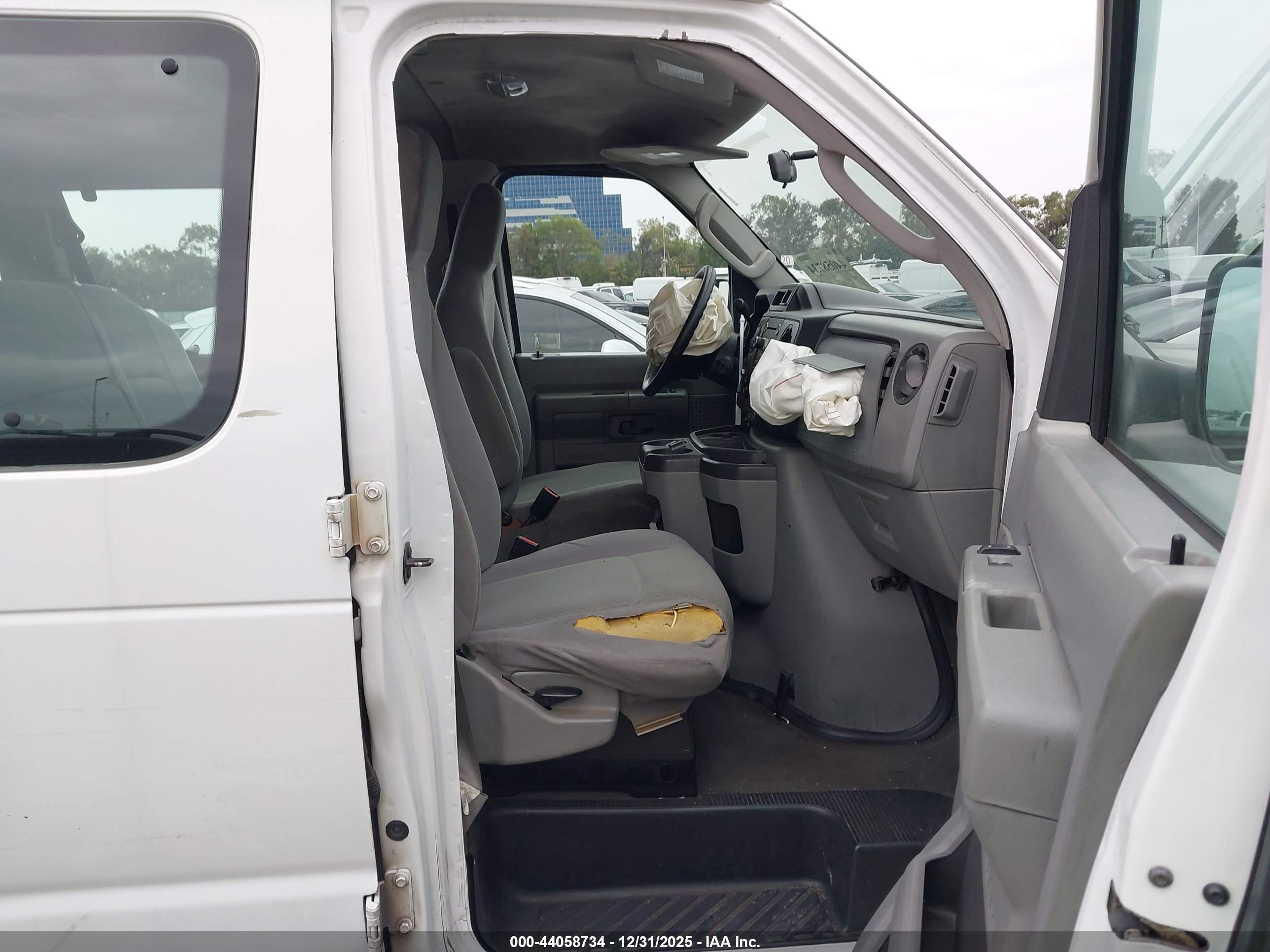 FORD E-350 image 5