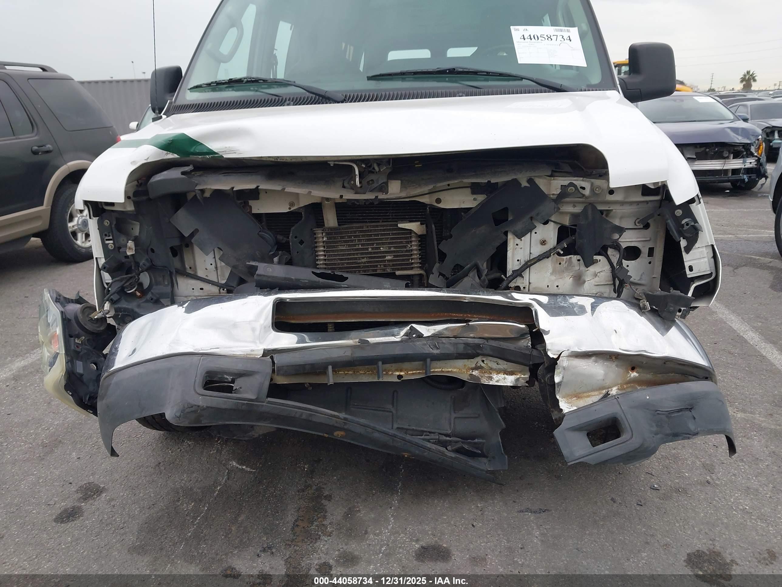 FORD E-350 image 6