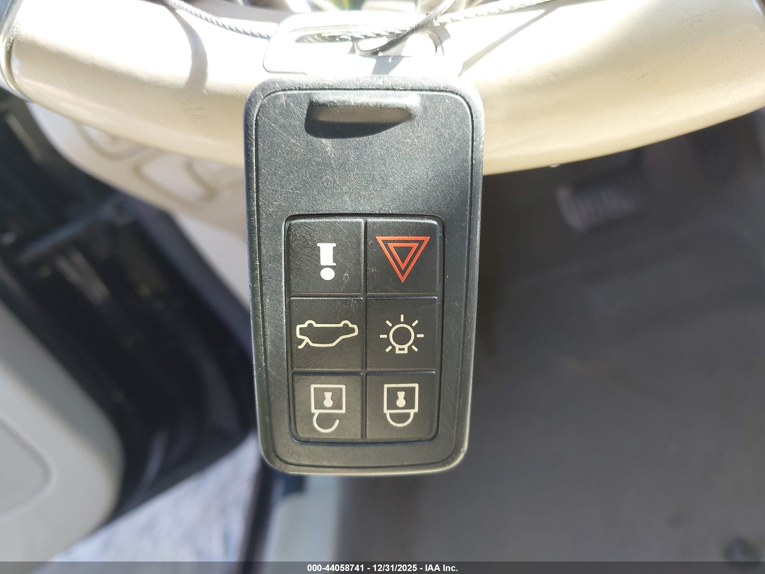 VOLVO XC60 image 11