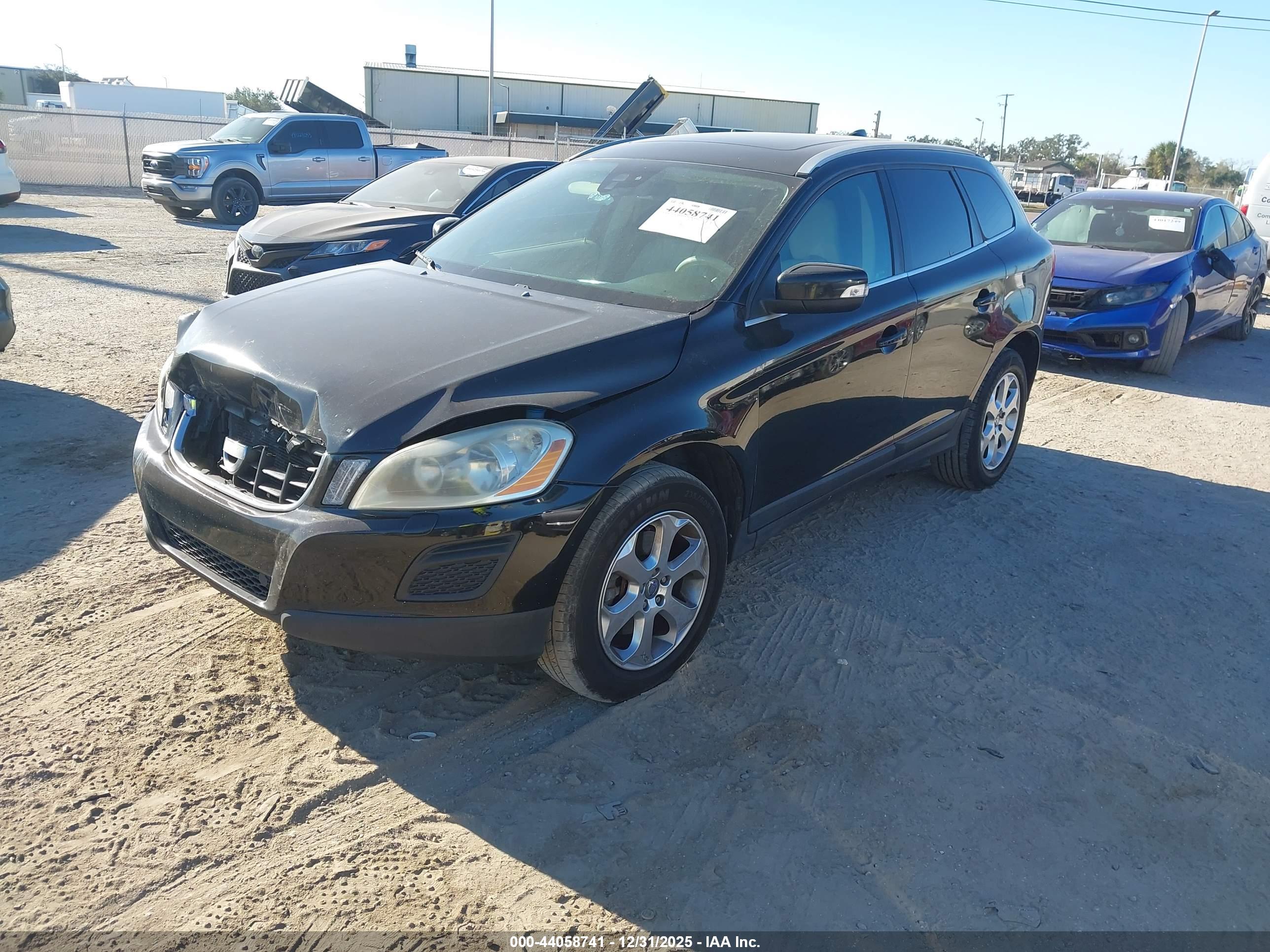 VOLVO XC60 image 2