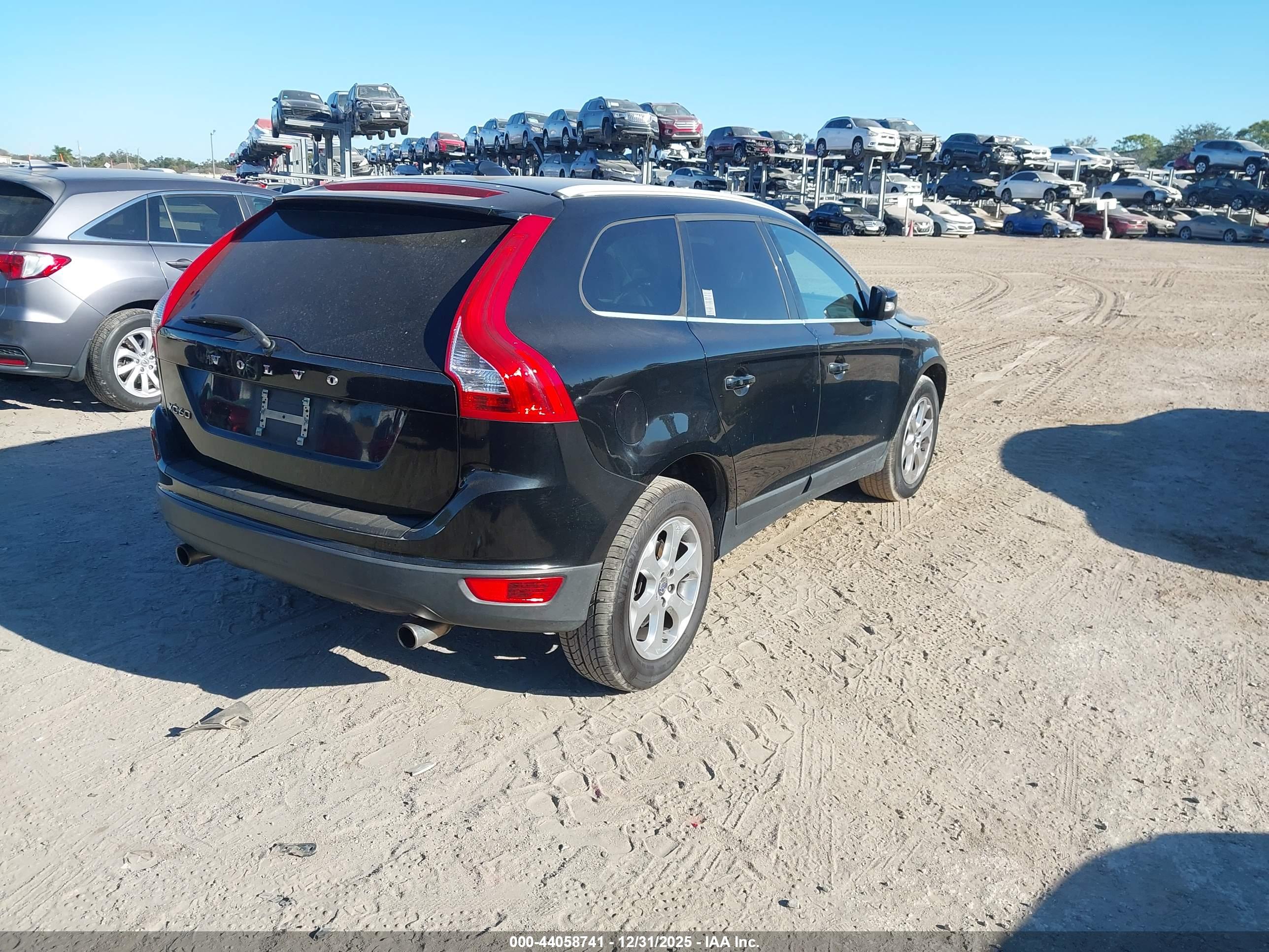 VOLVO XC60 image 4