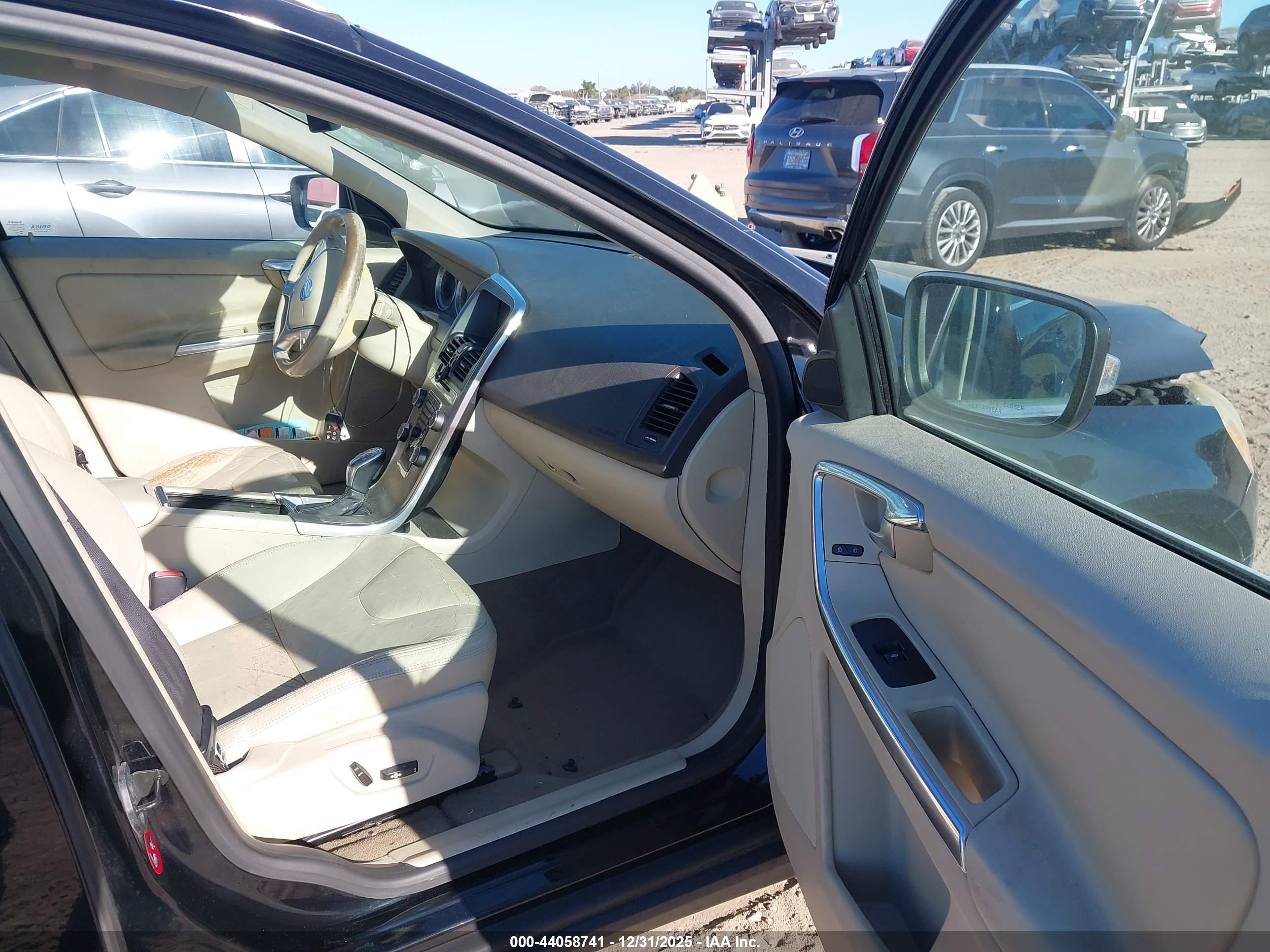 VOLVO XC60 image 5