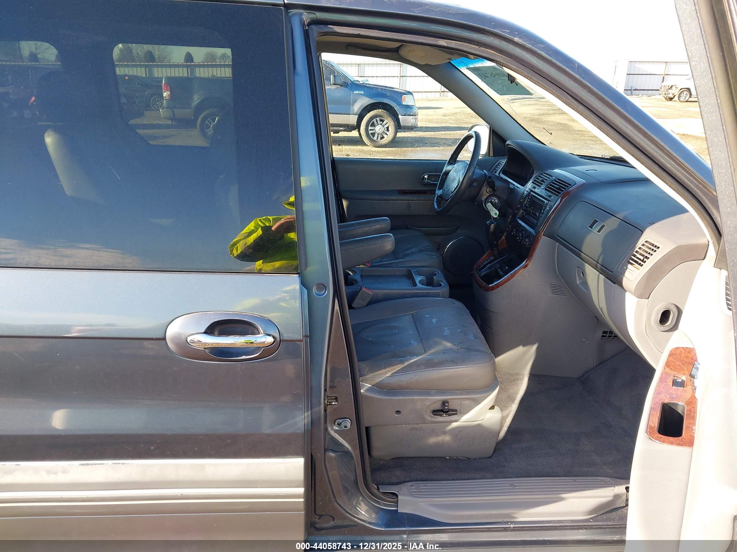 KIA SEDONA image 5