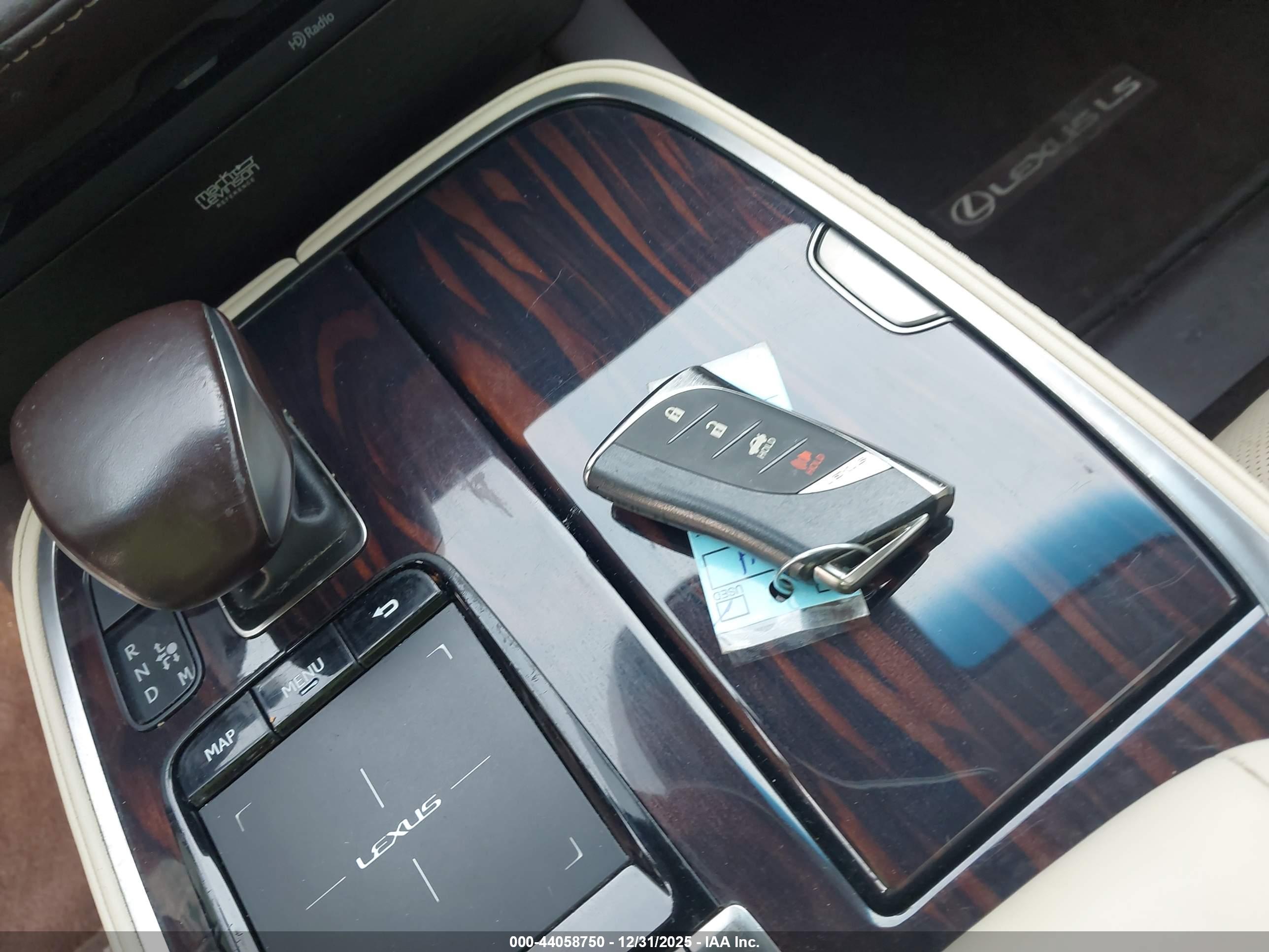 LEXUS LS image 11