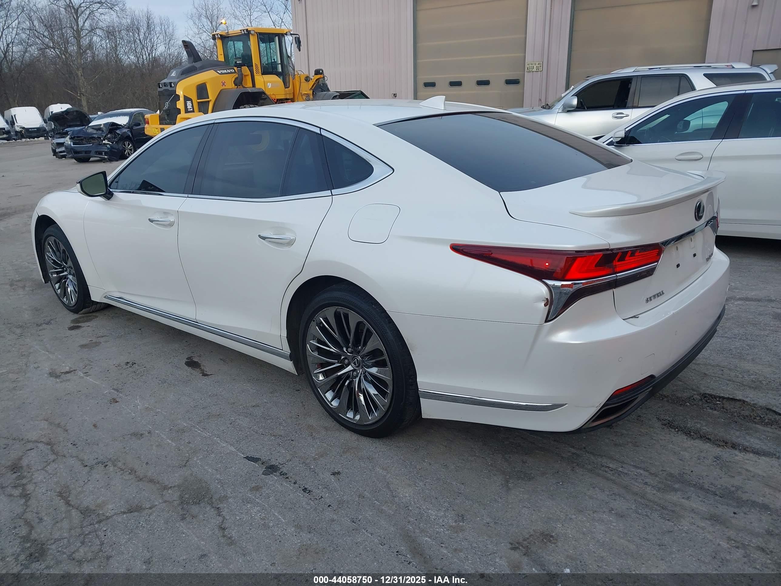 LEXUS LS image 3